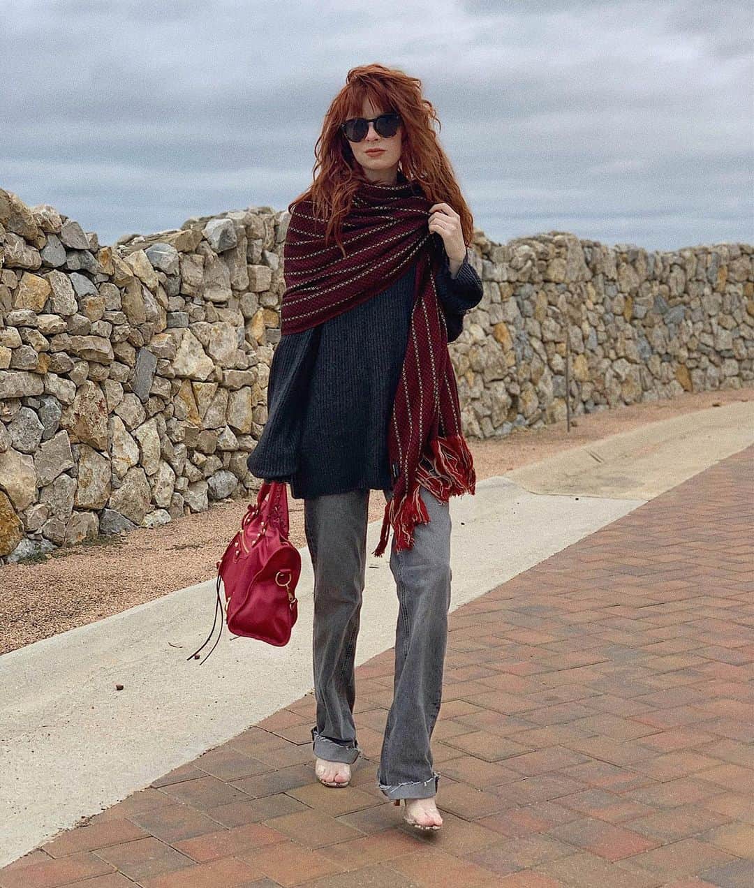 ジェーン・アルドリッジのインスタグラム：「🍂🍁 sweater at last!」
