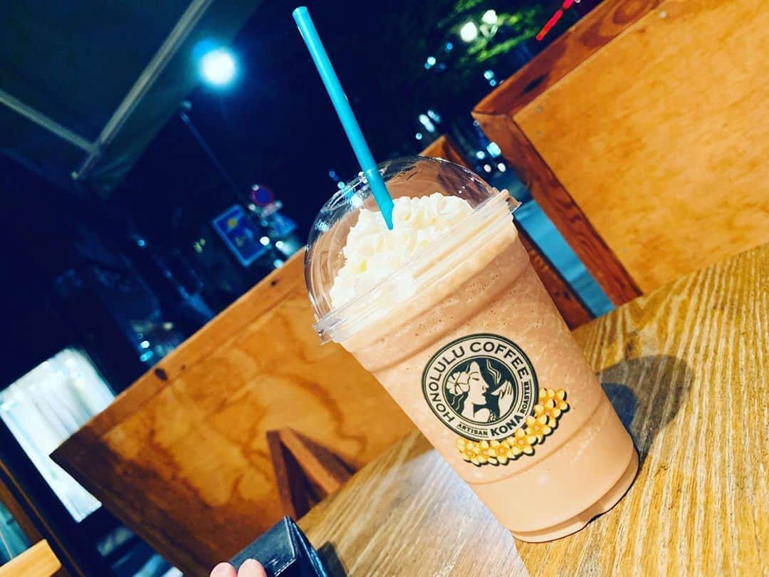 アモーレ橋本さんのインスタグラム写真 - (アモーレ橋本Instagram)「HONOLULU COFFEE  Waiting time〜♫  #HONOLULUCOFFEE #麻布十番 #カフェ #コーヒー #モカ #夜景 #オサレ」9月10日 19時44分 - bravo_hashimoto