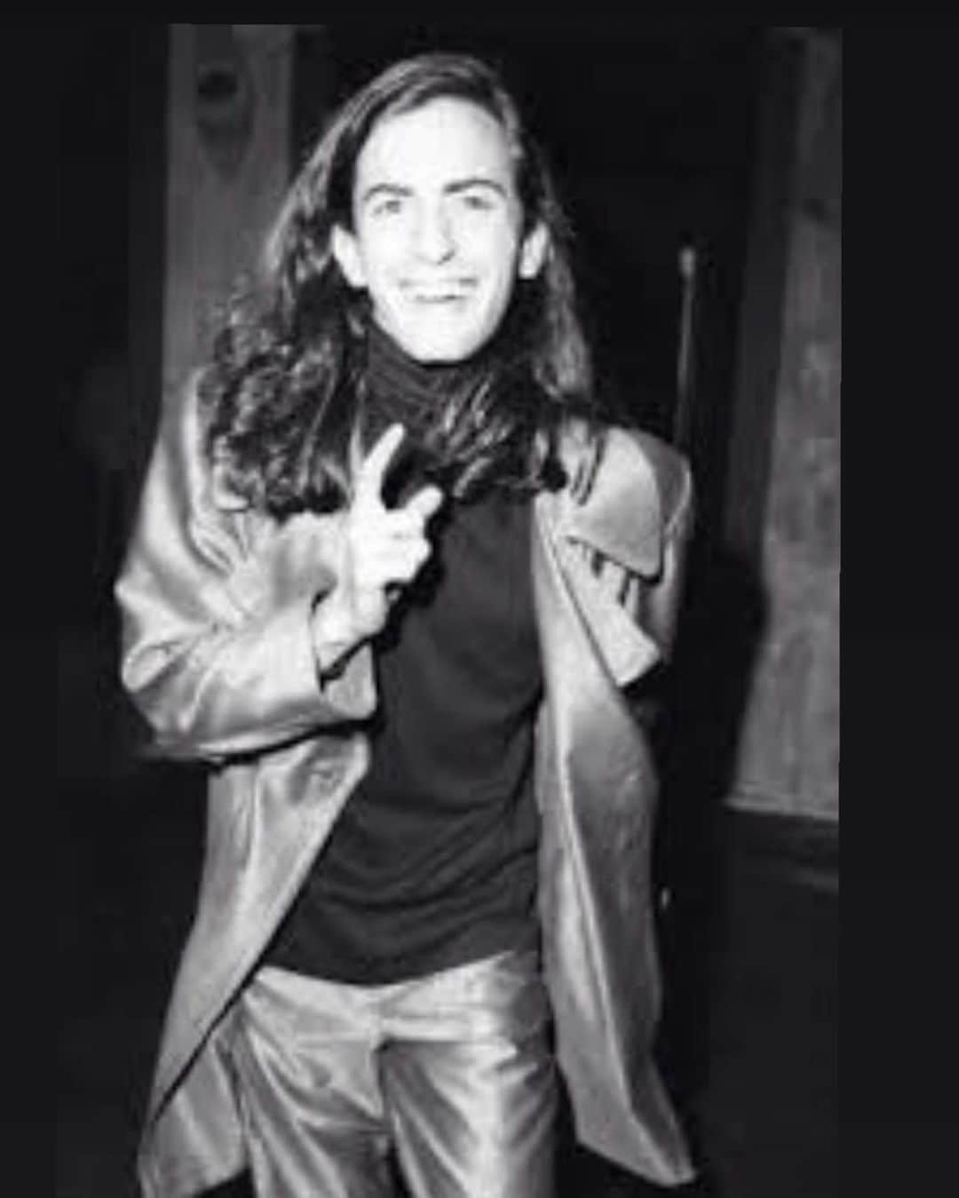 マーク・ジェイコブスさんのインスタグラム写真 - (マーク・ジェイコブスInstagram)「Throw back Thursday. New York City, 1985. #longhairdontcare #LovelyinLamé #fashion #precellphone #boysonfilm #whatcostumeshallthepoorgirlwear #toalltomorrowsparties #livinglife #maskformascara #gratefulnothateful」9月10日 19時45分 - themarcjacobs