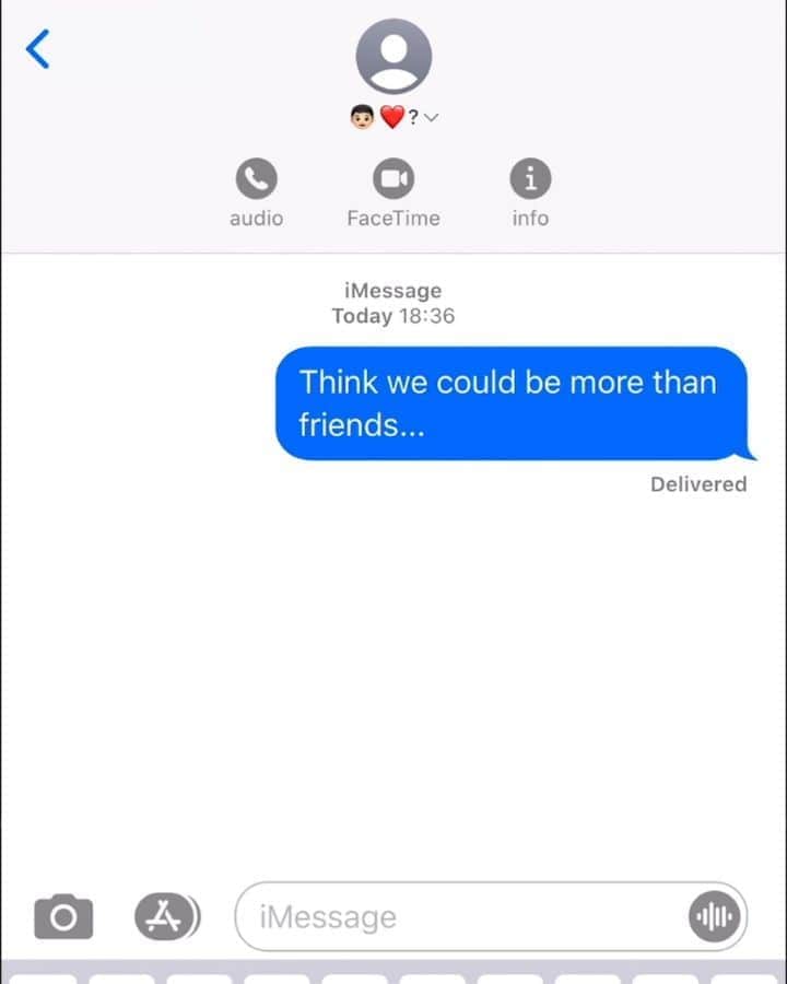 ヤンニーン・ワイゲルのインスタグラム：「Y’all ever sent a risky text & immediately regretted it afterwards?😂 I definitely had my fair share of awkward texts lol Find out how this one went on 18th Sept. #whatsyourpasscode」