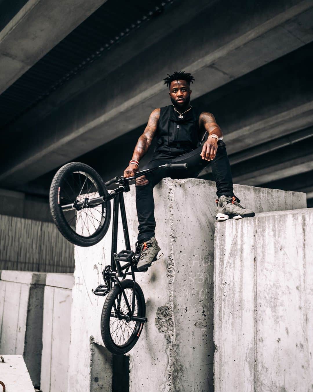 HYPEBEASTさんのインスタグラム写真 - (HYPEBEASTInstagram)「@hypebeastsports: Famed BMX rider @nigelsylvester has released a new video titled ‘Make it All Light Up.’ The clip shows Sylvester throwing tricks from manuals to 180’ barspins on his bike, gleefully firing off the infamous flamethrower from Elon Musk‘s The Boring Company, and hanging out the doors of a million-dollar @mercedesbenz SLR, all while rocking a pair of @travisscott’s Air Jordan 6s. Check it out for yourself via the link in our bio.⁠ Photo: @zuumy」9月10日 20時05分 - hypebeast