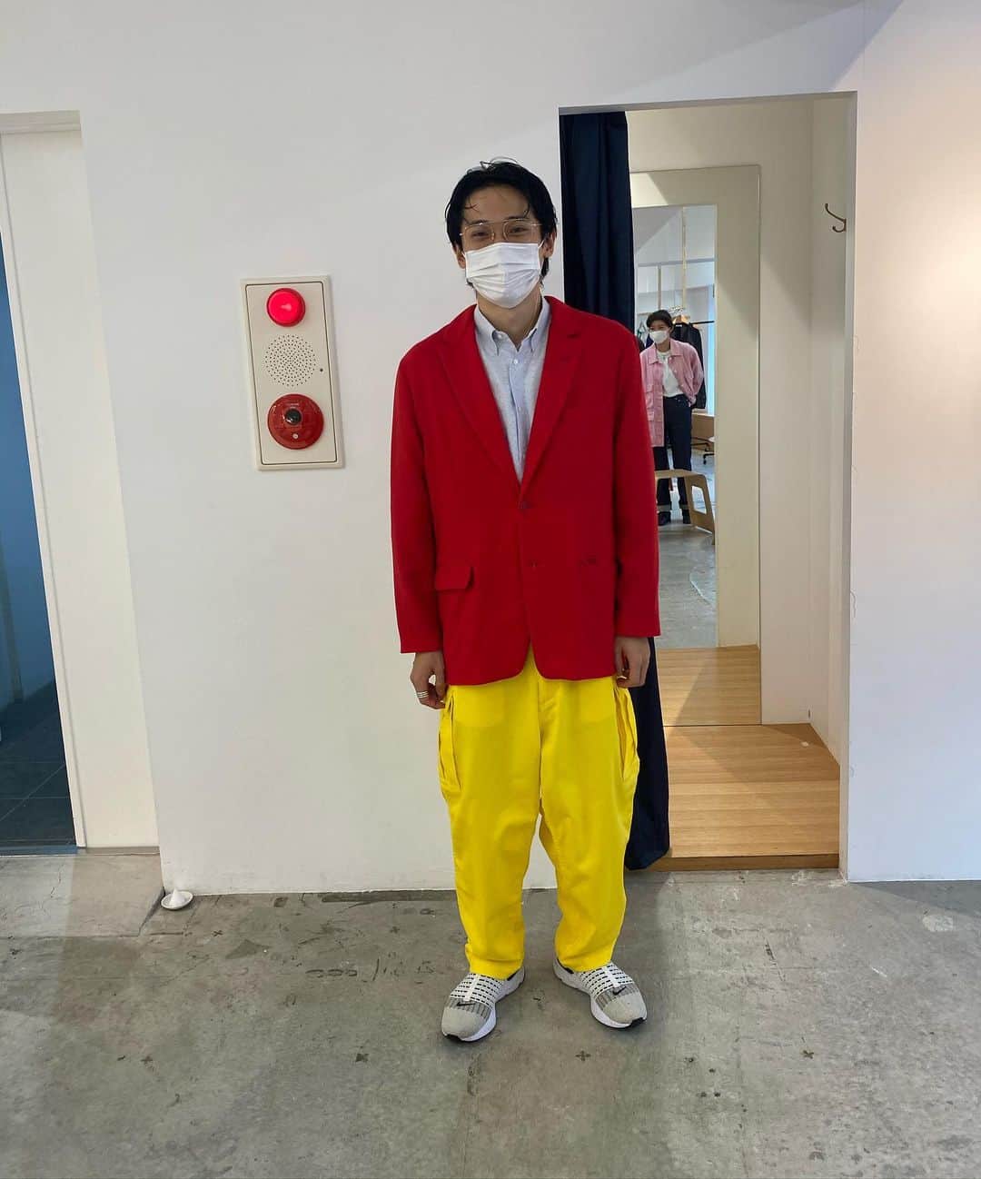 松㟢翔平さんのインスタグラム写真 - (松㟢翔平Instagram)「@sanse_sanse by @yutakaji_ ﻿ 先輩のスタイリストの梶さんがちょっと前から作っている服。もちろん服もかっこいいのですが、梶さんの書く説明文に毎回注目しています(5枚目。赤いスーツは買っちゃいました。コロナが終わってパーティーが始まったら着て行こうかなと……コロナよろしくです。」9月10日 20時05分 - matuzakishohei