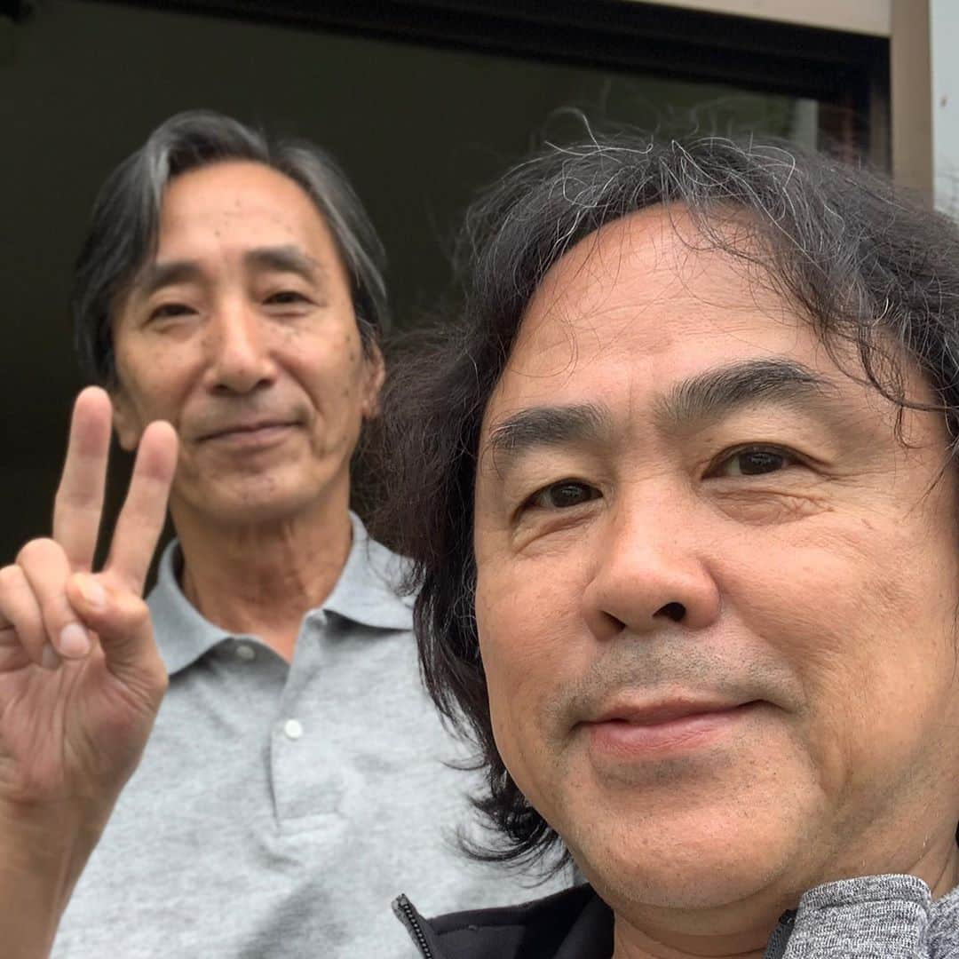 日浦孝則さんのインスタグラム写真 - (日浦孝則Instagram)「2020.9.10 サヨナラ北海道！ 昨日のUnionFieldさんのライブで北海道のスケジュールが全て完了してました！ 旅ありライブあり、新しい出逢いあり、とても充実した今年の北海道ツアーでした！ 今日、苫小牧発秋田行きのフェリー乗船は夜なので、札幌のホテルをチェックアウトしてまず、再び三笠のTOMさんに会いに行き、去年ライブをさせてもらったマヤコーヒーにも顔を出してゴローさんにも会えました。 そして、岩本珈琲のマスターが帰る前に寄ってね、って事で今回3回目の岩本珈琲さんで名前のない珈琲を頂いて、一路苫小牧東港へ、そこに何と日高町や静内でお世話になった石丸さんに焼き鳥のお土産を持って見送って頂きました！ いやー、北海道は人が温いどーですね。 皆さん、本当に楽しかったです！ありがとうございました！また、来年、帰って来ます！！」9月10日 20時11分 - paperisland