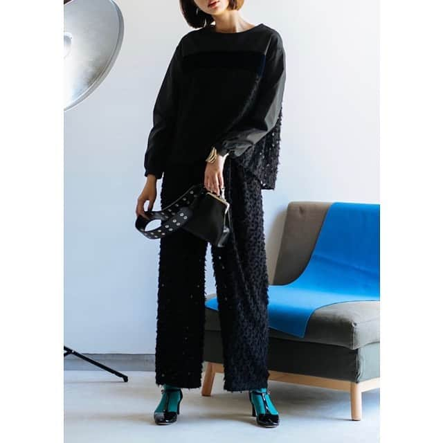 kittleさんのインスタグラム写真 - (kittleInstagram)「Kittle.2020AW collection . . New arrival  . . Docking blouse ¥13,000+tax . . Cut jaguard  pants ¥18,000+tax . . セットアップでも着れる ブラウスとパンツ。 存在感もあり　凹凸感がある素材が ポイントです。 . . ぜひオンラインストアでご覧ください。 . . ✔︎近日、期間限定ショップ開催予定です。詳細は追ってお知らせ致します。 ぜひお楽しみにお待ち下さい。 . . #kittleto #2020aw #casualfashion #キトルト #カジュアルファッション #カジュアルコーデ . .」9月10日 20時12分 - kittle_official