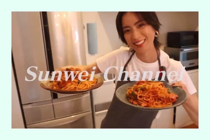 ソンイのインスタグラム：「YouTube「ソンイチャンネル」本日から始まりました❣️﻿❣️❣️ ﻿ # 1 ではランチ🍝を作りながら、私の自己紹介を夫にインタビューしてもらいました🎤👨🏻🧑🏻﻿ ﻿ チャンネルページURLはプロフィール欄に貼ってあります🍒﻿ 是非チャンネル登録して頂けたら嬉しいです🥺」