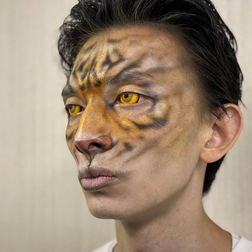 Amazing JIROさんのインスタグラム写真 - (Amazing JIROInstagram)「I did a tiger makeup for the music video, "東京は燃えてる" by GLIM SPANKY. ． Watch the full video here! : GLIM SPANKY - 「東京は燃えてる」 https://youtu.be/_A9otC5nbqw ． Band : GLIM SPANKY @glimspanky [ Remi Matsuo @remimatsuo / Hiroki Kamemoto @hirokikamemoto ] ． Model : kaisei nakano @ka_model10 Model Agency : SOS MODEL AGENCY @sos_model_agency ． Director : Hideto Hotta @hotta_hideto Director of Photography : Koretaka Kamiike @koretakakamiike Lighting Director: Kenta Sasaki Stylist : Soichiro Kobayashi @soichiro.kobayashi Hair : Satoko Mihara @chiko0924 Makeup : Miho Shimizu @mihomua Special Makeup : Amazing JIRO Colorist : Hajime Kato @hajimekato Title Design : seri tanaka @seri_tanaka Plants : malta @maisonmalta Special Thanks : ALMOSTBLACK / both / KOZABURO ． Producer : Yosuke Yamaguchi @yamaguchiyosuke (koe Inc.) / Hitoshi Sugai (koe Inc.) Production Manager : Maria Nanashima Production Assistant : Taisei Kamiyama / Hiroyuki Kishimoto / Mari Elhanafy @dopelfy / @sui__gyoza Production : koe Inc. ． #GLIMSPANKY #walkingonfire #mv #musicvideo #music #cinematography #videography #facepaint #makeup #makeupart #makeupisart #animalmakeup #tigermakeup #makeuptransformation #art #artist #tokyo #amazing_jiro #ミュージックビデオ #音楽 #ミュージック #フェイスペイント #メイク #特殊メイク #虎 #アニマルメイク #アートメイク #アート #アーティスト #東京」9月10日 20時20分 - amazing_jiro