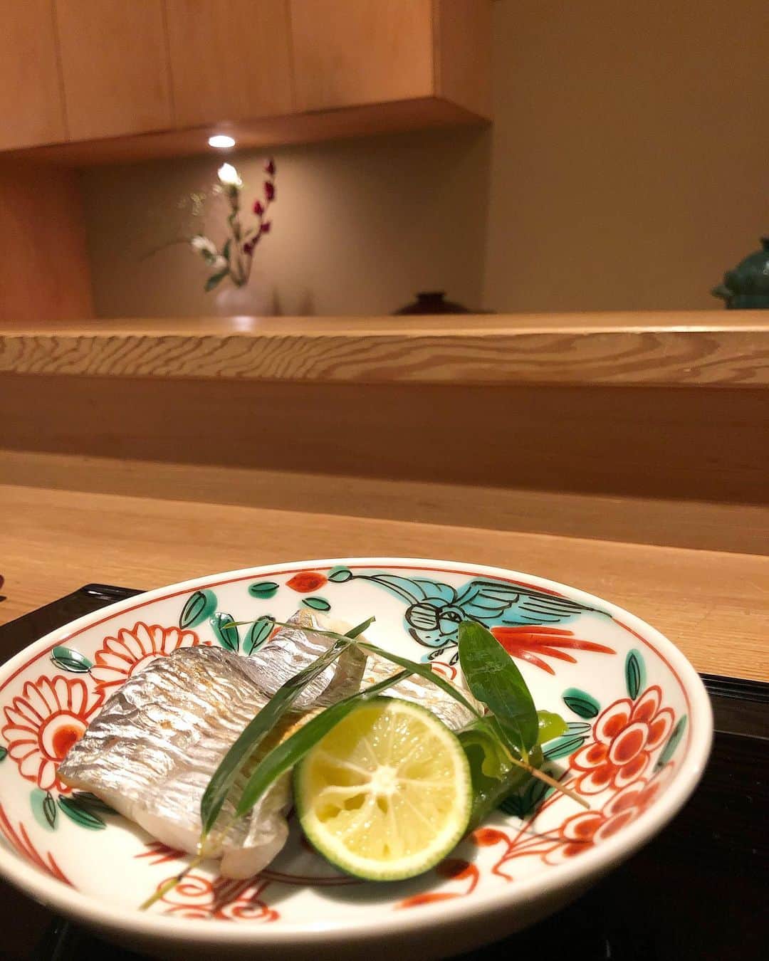 CHIHAさんのインスタグラム写真 - (CHIHAInstagram)「ミシュランガイド東京に2008年から13年連続掲載されている日本料理の名店❤️﻿ ﻿ @ginzatoyoda  ﻿ お出汁のきいた、すごく丁寧で一つ一つが繊細なお味に非日常的な幸せな気持ちになりました🌸﻿ ﻿ ﻿ 特別な日にオススメなお店です❤️﻿ ﻿ ﻿ #銀座とよだ　#懐石　#銀座日本料理　#日本料理 #とよだ」9月10日 20時29分 - chiha6170