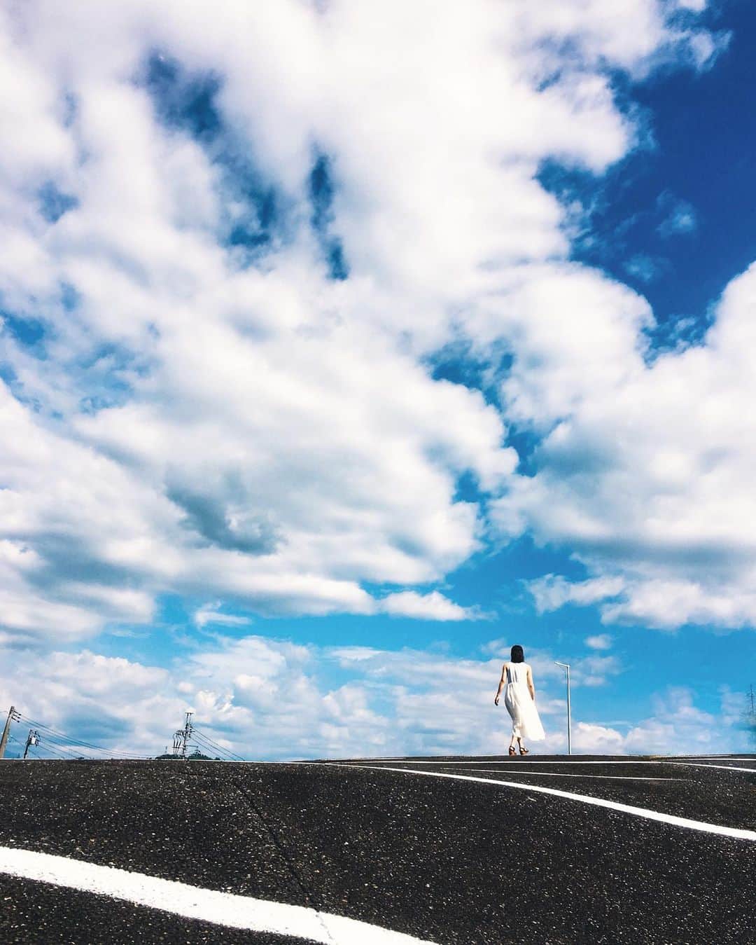 TAKI Modのインスタグラム：「. . Sky . . 夜が涼しくなって寝やすくなった😪 . そろそろ秋かな🍁 . . 【location : Niigata , Japan 】 . . . . #portrait#ポートレート  #RECO_ig  #igersjp#IG_phos #写真好きな人と繋がりたい#その瞬間に物語を#スクリーンに恋して#genic_japan  #pasha_magazine @apple」
