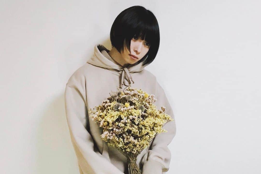 キクチユウジのインスタグラム：「［イベント告知］  9月18日にオープンする「PUBLIC TOKYO」二子玉川ライズ店のオープニングイベントに遊びに行きます！  「STUDIOUS」「UNITED TOKYO」を運営するTOKYO BASEのハイエンドカジュアルブランドです。  (画像のパーカーはPUBLIC TOKYO)  来てもらえたらゆっくり話せそうなので楽しみにしてます。ぼくが誰よりも人見知りするし、緊張してると思うので是非気軽に来てくれたら。いる時間とか決めたいので、来れるならコメントかDMで教えてください！」
