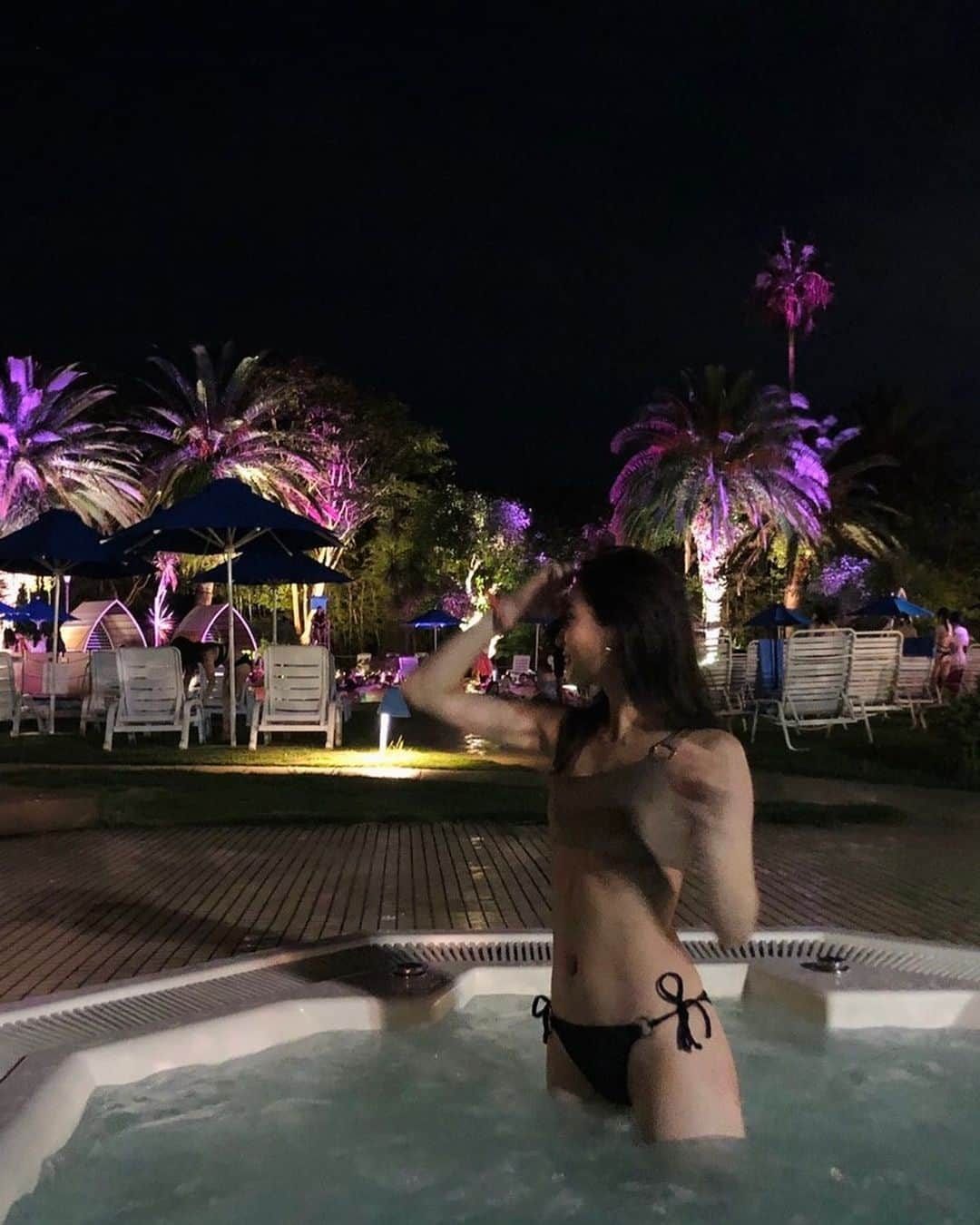 DJ MANAMI（松迫愛実）のインスタグラム：「👙👙👙﻿ 自分はやっぱり安産型だということと﻿ @majokkomeguuu の色気が増したことに気がつく2020年夏の終わり。(3枚目4枚目もご覧ください🔜🔜)﻿  ﻿ ﻿ #プール連投﻿ #これにて終了﻿ #ホテルニューオータニ幕張﻿ #nightpool#shellpool﻿ #passoa#passoapink﻿#djmanami」