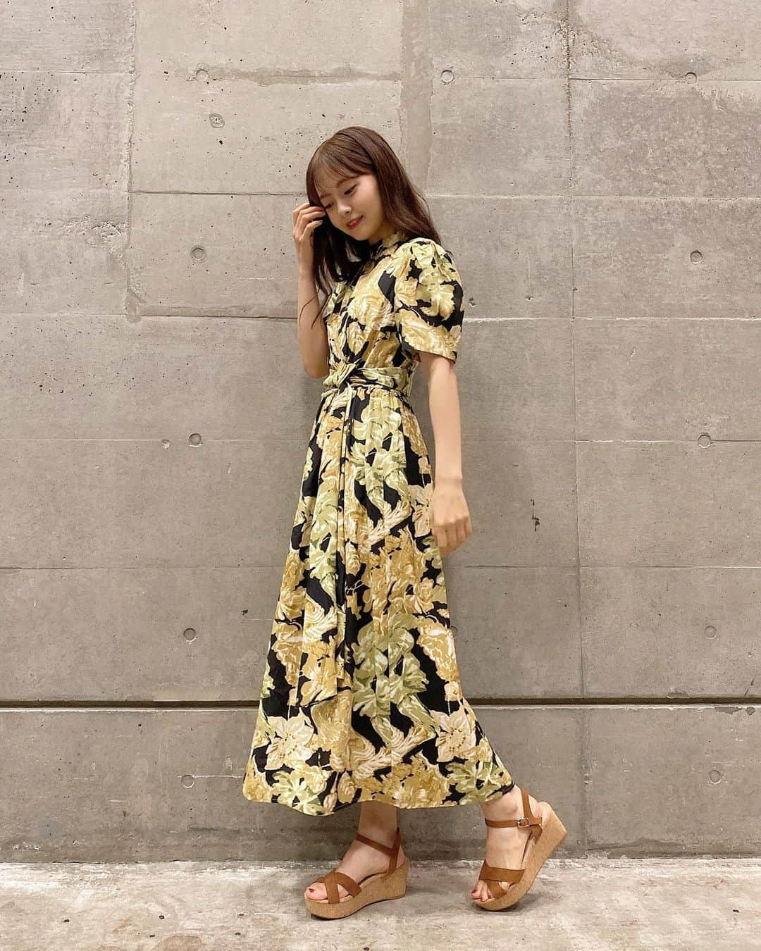 湯本亜美さんのインスタグラム写真 - (湯本亜美Instagram)「ㅤㅤㅤ 先日のオンラインお話会の私服です🕊 追加された19日のお申し込みは明日の13時までです😶💓 お待ちしておりますっ！ @sly_official #sly#私服」9月10日 20時43分 - amiyumoto_official