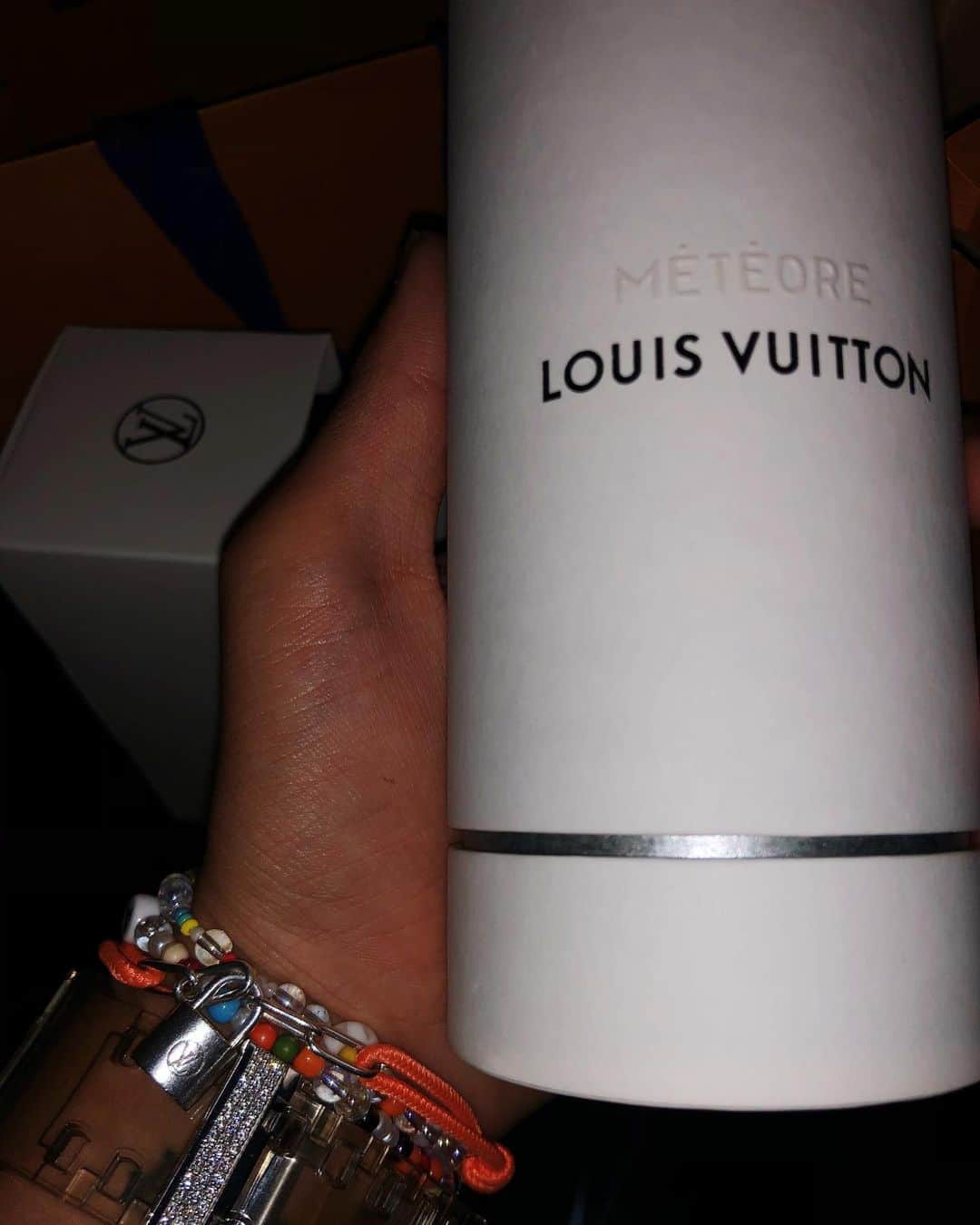 ソン・ファミンのインスタグラム：「@louisvuitton  Météore #광고 #lvparfums」
