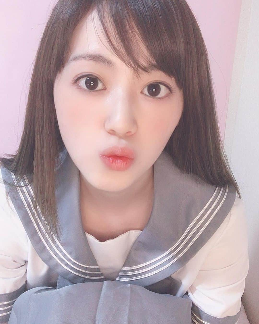 堀有里さんのインスタグラム写真 - (堀有里Instagram)「きっと好評だったと信じて、笑 セーラー服をインスタにも投稿！😂  #セーラー服　#コスプレ　#制服　#制服コス　#アラサー　#絶対着ちゃダメ　#犯罪級　#笑　#しょこまるありがとう #ミニスカ　#リボン　#セーラー服コスプレ　#セーラー服と機関銃　#薬師丸ひろ子　←笑」9月10日 21時02分 - _horiyuri_