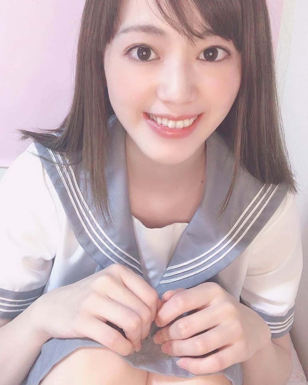 堀有里さんのインスタグラム写真 - (堀有里Instagram)「きっと好評だったと信じて、笑 セーラー服をインスタにも投稿！😂  #セーラー服　#コスプレ　#制服　#制服コス　#アラサー　#絶対着ちゃダメ　#犯罪級　#笑　#しょこまるありがとう #ミニスカ　#リボン　#セーラー服コスプレ　#セーラー服と機関銃　#薬師丸ひろ子　←笑」9月10日 21時02分 - _horiyuri_