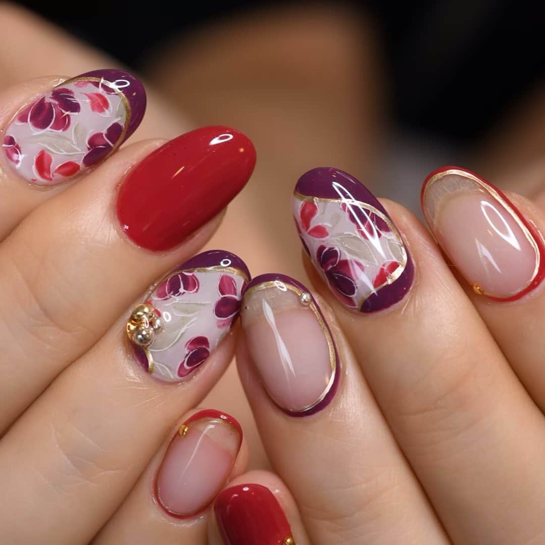 Yuka Maeda ::manicurelistのインスタグラム：「. . Salon data▼ ＝＝＝＝＝＝＝＝＝＝＝＝＝＝＝＝＝＝＝＝ . CADENAS -nail eyelash salon- ●Nail artist  @yuka.maeda  @yuki_cadenas ●eyelash　@cadenaseyelash  ゲストに愛と感動を…♡ . 【 LINE ＠cadenas 】 ご予約/お問い合わせはLINEよりお気軽に🤲 ▶︎▶︎#cadenasnail デザインアップしてます♡  price…★⭐︎Instagram特別キャンペーン中⭐︎★ . 「インスタ見たよ👀」と LINEからご予約で特別プライス7500円！！ . ※ご新規様限定 ※キャラクターや特殊なエレメント等のみ 別途料金いただく場合ございます🙇🏻‍♀️ . . price…初回8000円（オフ込み） access…大阪市北区堂山町16-1  中崎町駅  徒歩5分 /  梅田駅  徒歩6分 . tel… 06-4792-8617 ＝＝＝＝＝＝＝＝＝＝＝＝＝＝＝＝＝＝＝＝ . . .  #中崎町ネイルサロン #梅田ネイルサロン #大阪ネイルサロン #関西ネイルサロン #インスタネイル #instanails #instanail #トレンドネイル #ネイルサンプル #パープルネイルデザイン  #ネイルブック #ボルドーネイル #ネイルチェンジ #今月のネイル #にゅーねいる #夏ネイル #ミラーネイル  #ネイル大好き #シンプルネイル #ネイル部 #女子力向上委員会 #女子力 #女子力ネイル #アートネイル #ラインネイル #ニューネイル  #ナノソル #ナノソルcc  #ナノソル販売店大阪」