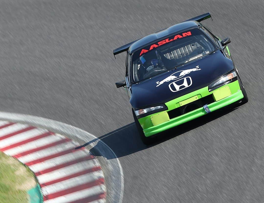 のインスタグラム：「_ My Honda PP1 BEAT at Suzuka International Circuit "HONDA VTEC ONE MAKE RACE" _ Shot on Aug-31 2020 "HONDA VTEC ONE MAKE RACE 2020 Rd.3" organized by @zerofighterautocustom at Suzuka International Circuit _ owner: @mistbahn photo: @hecticphotolife (Thanks!!!) _ _ JP) 2020年8月31日 鈴鹿フルコース(鈴鹿サーキット国際レーシングコース)、ゼロファイターさん( @zerofighterautocustom )主催「HONDA VTEC ONE MAKE RACE 2020 Rd.3」。 ゼロファイターさんのWEBサイトで公開されている、公式フォログラファー 岡田広記さん( @hecticphotolife )による写真です（ありがとうございます🙇♂） _ _ #hondavteconemakerace #ホンダvtecワンメイクレース #zerofighterautocustom #ゼロファイター #suzukacircuit #suzukainternationalcircuit #鈴鹿サーキット #hondabeat #hondabeatpp1 #pp1beat #ホンダビート #pp1 #beatpp1 #e07a #mtrec #aslan #アスラン #aslan_inc_japan #trackcar #trackaddict #hondasontrack #timeattack #timeattackjapan #kcar #keicar #軽自動車 #skybeat #redbullhonda #poweredbyhonda #voltexracing」