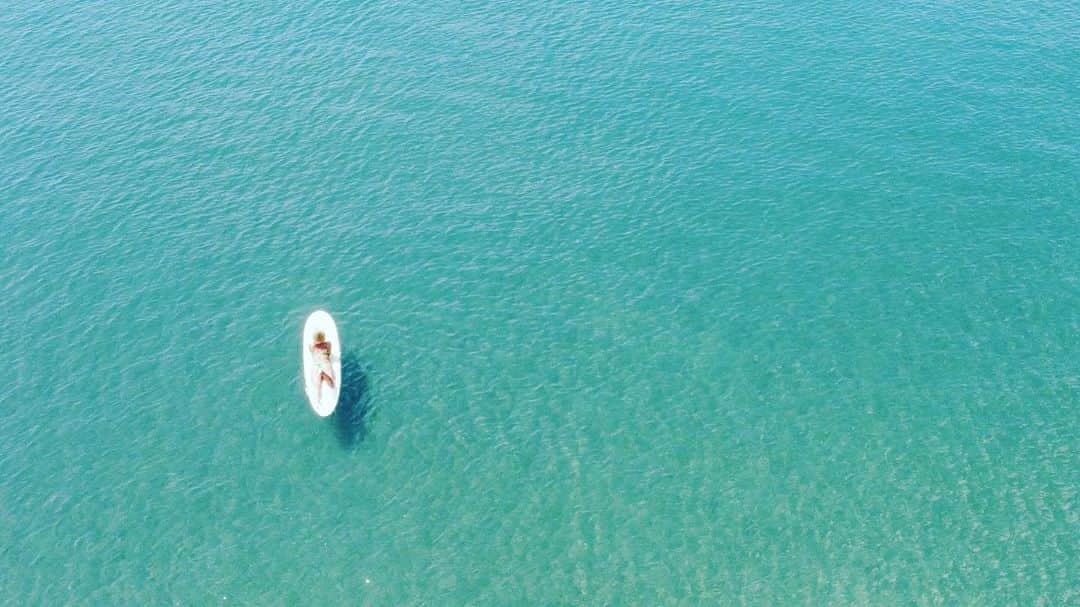 Nazukiのインスタグラム：「🏄‍♀️ꌚꌈꋪꊰꀤꂚꍌ 🏄‍♀️  ドローン撮影楽しかった ✌️✌️✌️  #surf #surfing #surfinglife #surfgirl #mamalife #lifestyle  #beach #サーフィン　#サーフ　#サーフガール」