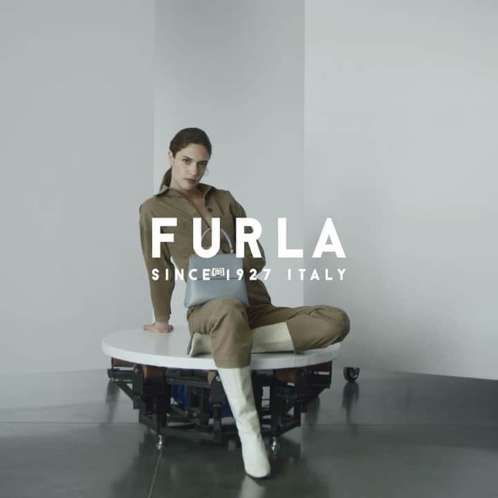 フルラのインスタグラム：「When innovation meets heritage: feel the quality through Furla's distinctly Italian designs.  #thefurlasociety #furlafeeling #newcollection #furla #accessories #fashion」