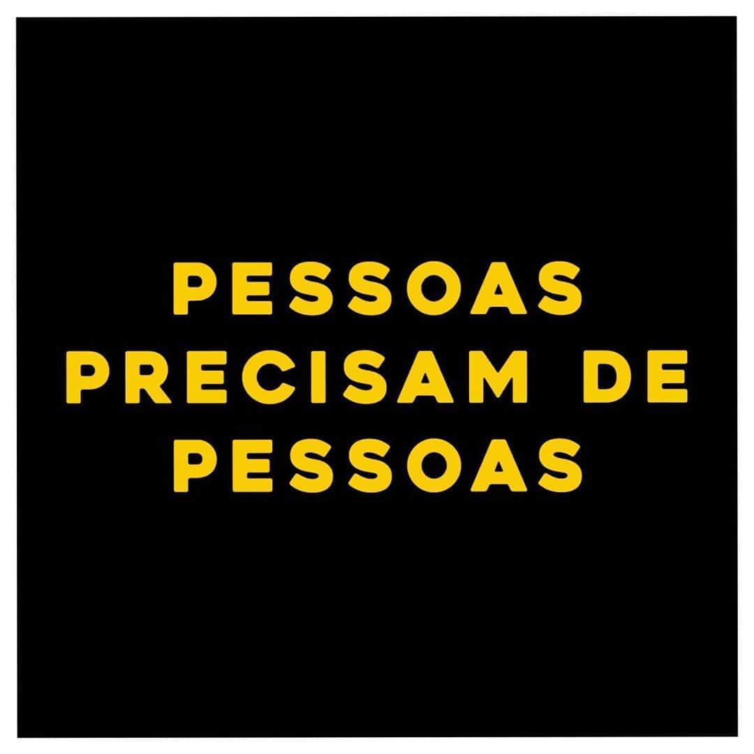 ジュリアナ・パエスのインスタグラム：「Vivemos uma pandemia invisível onde a cada 40 segundos uma pessoa morre por suicídio no mundo. O problema é nosso e todos devemos colaborar. Ter alguém para conversar e escutar pode fazer a diferença. Setembro Amarelo é o mês de prevenção do suicídio e eu te convido a refletir sobre o tema, a conversar e ouvir mais. Vamos cuidar melhor uns dos outros! Apoie a vida, apoie o @cvvoficial 💛🎗 #DesafioDos40segundos」