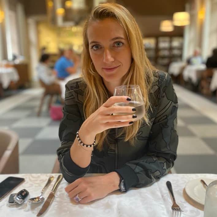 PetraKvitovaさんのインスタグラム写真 - (PetraKvitovaInstagram)「Back in a restaurant and it feels soooo good ❤️ @alo.diamonds」9月10日 21時15分 - petra.kvitova