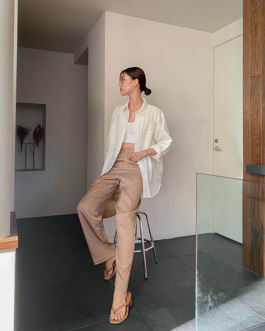 影山可蓮のインスタグラム：「・ ・ UNIQLO Coordinate 👡  ・ ・  🏷 TOPS/BOTTOMS @uniqlo  TOPS #ウォッシュワークシャツ　 PANTS #タッセルツイルイージーパンツ　 SHOES @titivatejp  ・ UNIQLO TOKYOで今からリアルタイムで使える新作秋アイテムをお買い物👜 メンズシャツとイネスコラボのパンツでコーディネートしてみました✌🏼 YouTubeもUPしたので合わせてみてみてください😛💭 ・ ・ ・ ・  #uniqlo2020FW  #uniqlo_karen  #ユニ女  @uniqlo_ginza  #uniqloginza2020FW  #Tシャツコーデ #titivate #titivatestyle #uniqlo  #outfit #ootd  #instafashion #fashion  #シンプル #コーデ #コーディネート #今日のコーデ #私服  #ユニクロ #ユニクロコーデ」