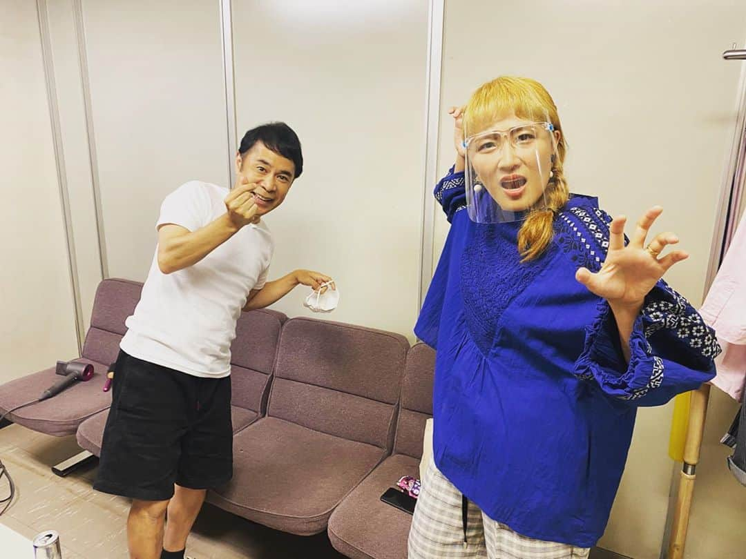 丸山桂里奈さんのインスタグラム写真 - (丸山桂里奈Instagram)「岡村さんとご一緒でした🗣 めちゃくちゃたくさんおめでとうを伝えてくださり、そしてめちゃくちゃ喜んでくださりました😍😍😍 うれしーい。 みんなに祝ってもらえて幸せすぎます🙇‍♀️🙇‍♂️🙇‍♀️ 岡村さんはじめ、共演者さま、そしてスタッフさま、ありがとうございました😊  #NHK #チコちゃんに叱られる  #岡村隆史さん #きゅんですしてる #ありがとうございました #超絶嬉しかったです #サッカーつながり #ボールは友達 #今度はサッカーしたいです #特に丸いボールがいいです #いい意味で #インスタバエ」9月10日 21時28分 - karinamaruyama