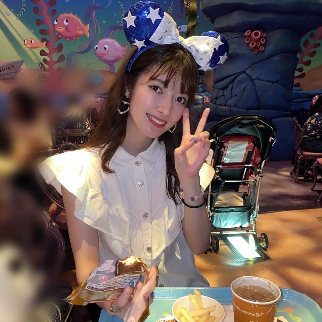日下部美愛のインスタグラム：「白い服汚さなかったの割と奇跡  #disney #disneyland #disneysea #ディズニー #ディズニーシー  #ディズニーコーデ #カチューシャ #ホワイトコーデ #tokyodisneyresort #tokyodisneysea」