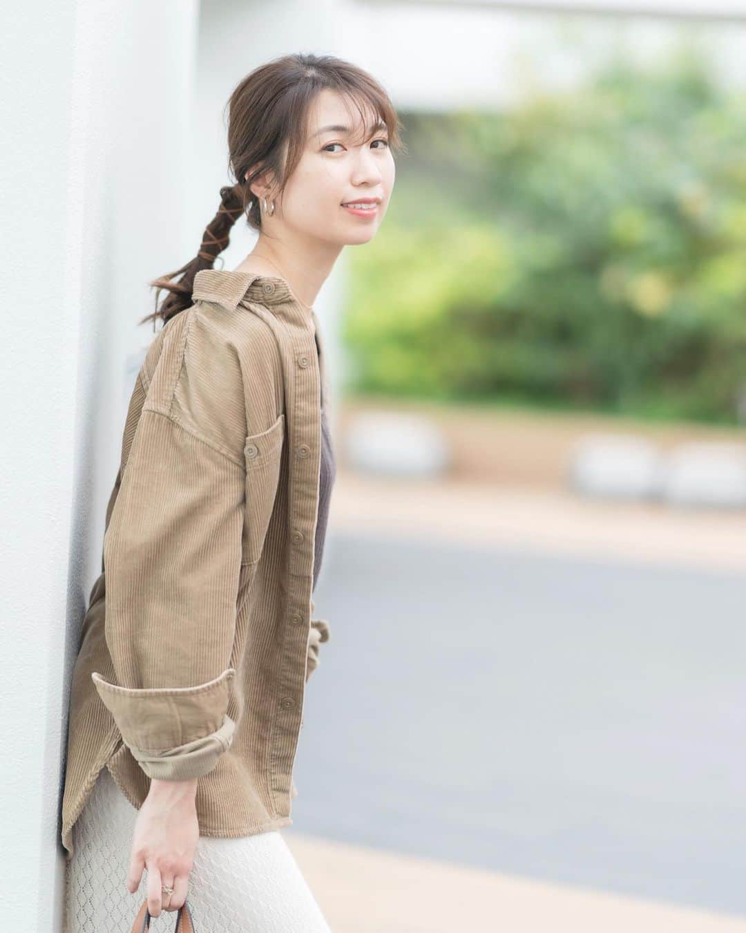 mikicoco00のインスタグラム：「* * 先日のUNIQLOTOKYOで購入した #コーデュロイワークシャツ  beigeです🍁 さらっと羽織りに沢山使えそう🙆‍♀️✨ * * * * #uniqlo#ユニクロ新作#uniqlolifewear  #コーデュロイ#シャツ#メンズ#男女兼用  #uniqlo2020fw #uniqloginza#loewe」