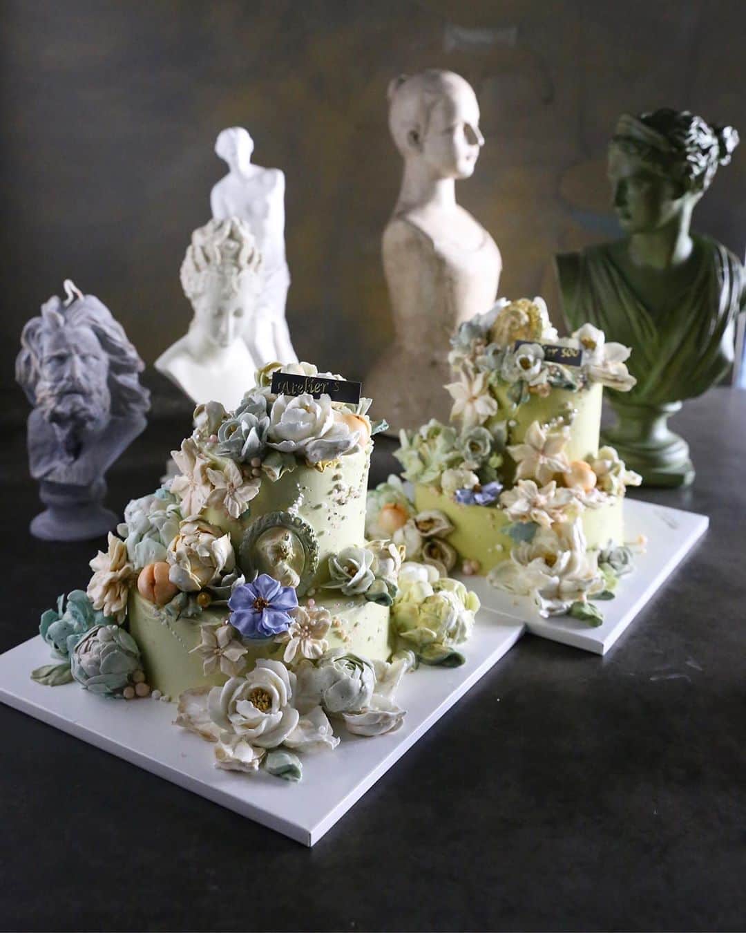 청담 수케이크 (atelier soo)さんのインスタグラム写真 - (청담 수케이크 (atelier soo)Instagram)「ㅡ Master 2. soo class ⚜️ ㅡ #flower #cake #flowercake #partycake #birthday #bouquet #buttercream #baking #wilton #weddingcake ㅡ www.soocake.com vkscl_energy@naver.com」9月10日 21時32分 - soocake_ully