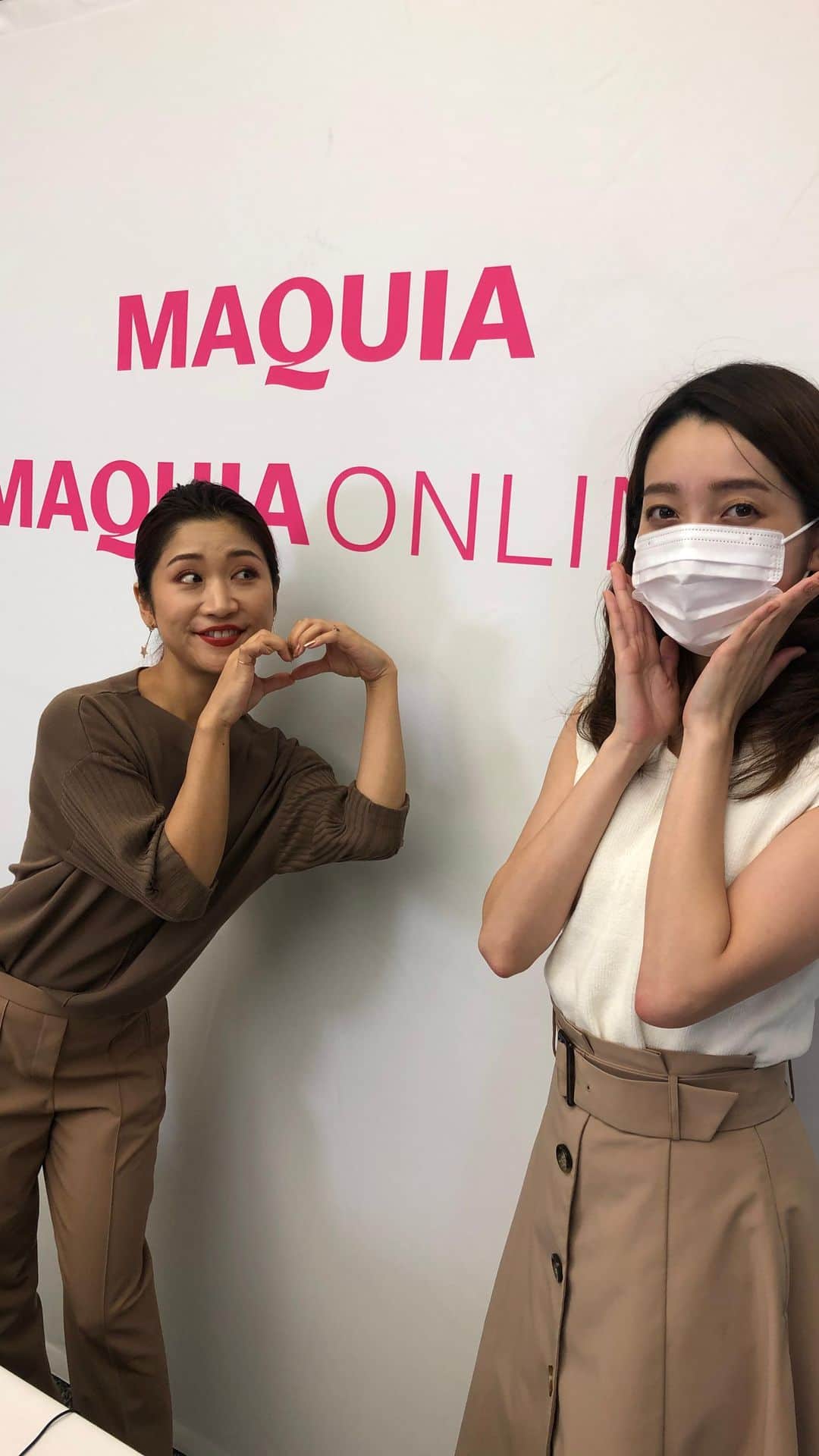 のインスタグラム：「ㅤㅤㅤㅤㅤㅤㅤㅤㅤㅤㅤㅤㅤ 「マスクをしていても崩れにくいベースメイクは❓」「プチプラコスメで目元印象を上げるなら❓」 美容家のマミ様(@mamiset)に、withマスクでも美人印象をつくる方法を教えていただきました💁🏻‍♀️✨ ㅤㅤㅤㅤㅤㅤㅤㅤㅤㅤㅤㅤㅤ ▼ご紹介した製品 ＜ベースメイク＞ 🔶下地 エトヴォス ミネラルインナー トリートメントベース 25mL SPF31・PA+++ 4,500円 2020年9月16日(水)発売 🔶ファンデーション KANEBO フュージョンフィット ウェア SPF27 PA＋＋ 全8色 各30mL ￥6000 9/4より発売中 🔶パウダー KANEBO スムース フェザリー パウダー ￥4000 ㅤㅤㅤㅤㅤㅤㅤㅤㅤㅤㅤㅤㅤ 🔶アイシャドウ エテュセ アイエディション （カラーパレット）04. オレンジブラウン ￥1400 ㅤㅤㅤㅤㅤㅤㅤㅤㅤㅤㅤㅤㅤ 🔶アイライナー サナ エクセル スキニー リッチライナー RL04 ￥1300 ㅤㅤㅤㅤㅤㅤㅤㅤㅤㅤㅤㅤㅤ 🔶マスカラ （下まつげ）エテュセ アイエディション＜マスカラ＞02 ￥1200 （上まつげ）サナ エクセル ロング&カラー ド ラッシュ LC04 ￥1500 ㅤㅤㅤㅤㅤㅤㅤㅤㅤㅤㅤㅤㅤ 🔶アイブロウ サナ エクセル スタイリングパウダー アイブロウ SE03 ￥1300 エテュセ アイエディション<ブロウマスカラ> 03 ￥1200 ㅤㅤㅤㅤㅤㅤㅤㅤㅤㅤㅤㅤㅤ #インスタライブ #マキアインスタライブ #マミ様 #マミ様メイク #マスクメイク #プチプラコスメ #プチプラ #エテュセ #エクセル #エトヴォス #KANEBO #マキア #マキアオンライン」