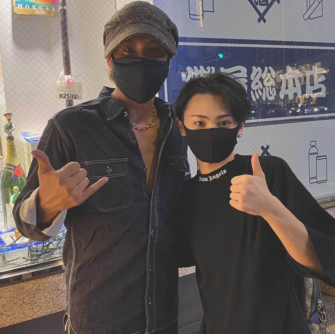 戸田英志のインスタグラム：「新庄剛志 × 戸田英志 毎回毎回、本当に優しくて 相変わらず面白い方です😂 そんな新庄さんが、 今「シンソウ坂上」に出てるから 是非みんなも見てね✨  #新庄剛志 #戸田英志  #起業家 #自己啓発 #原宿 ﻿#竹下通り #表参道 ﻿#青山 ﻿#新宿 #渋谷 #六本木 #東京 ﻿#tokyo ﻿#YouTube﻿ #YouTuber﻿ #TikTok ﻿#TikToker﻿ #ユーチューブ﻿ #ユーチューバー ﻿#ティックトック」