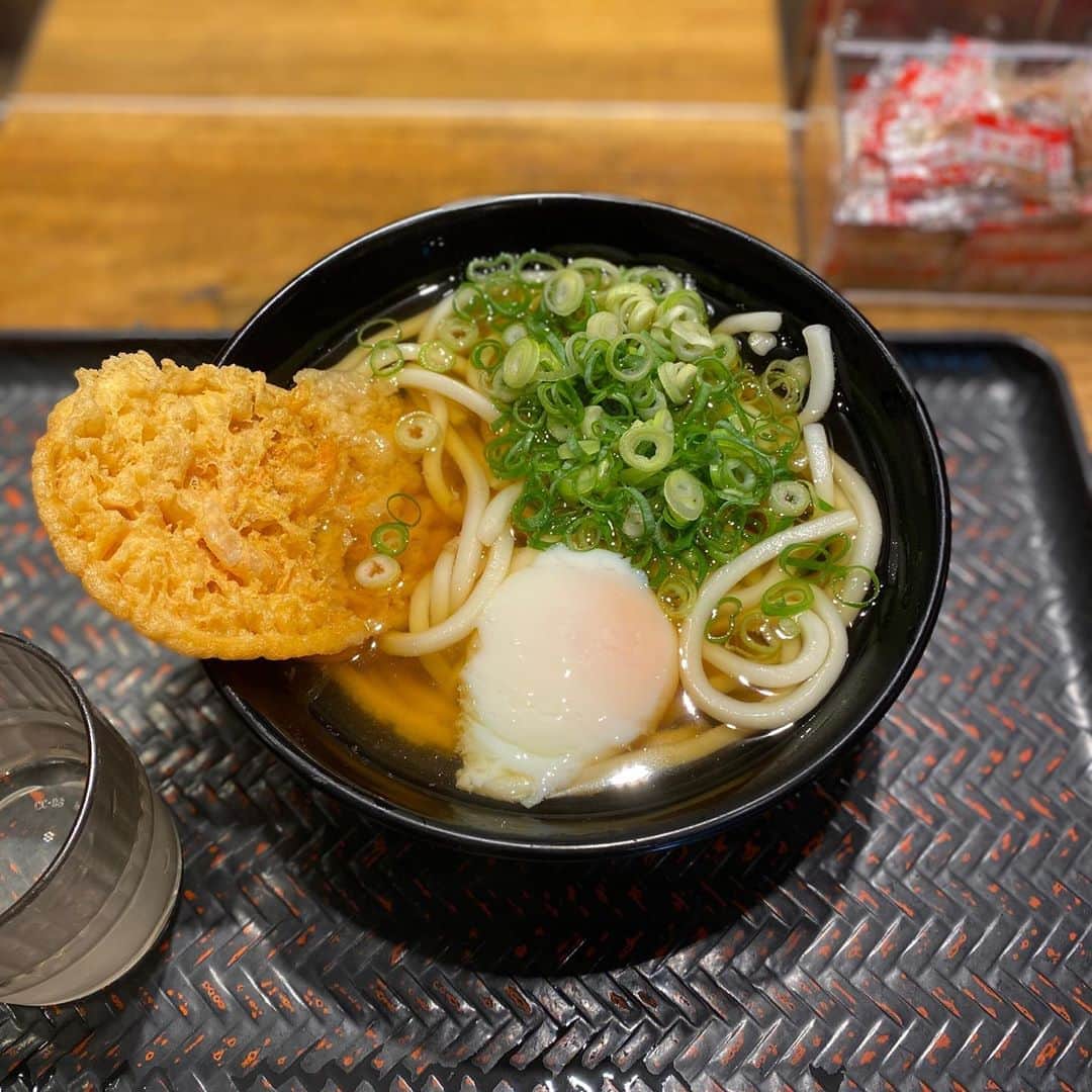 のインスタグラム：「広島の駅のうどんって美味しいんよねー カープ うどんも美味しいんよねー コシじゃないんよねー」