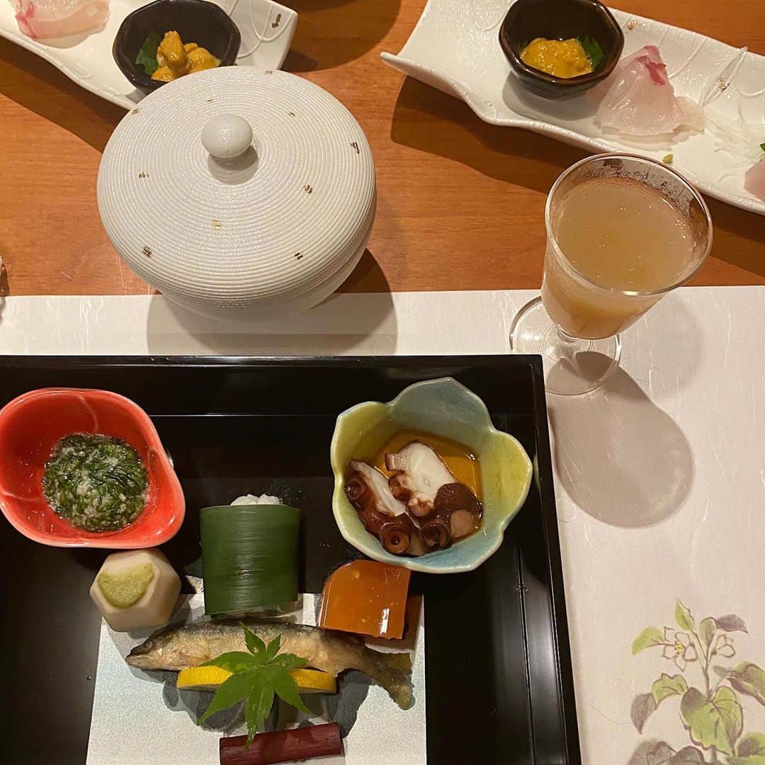 永江梨乃さんのインスタグラム写真 - (永江梨乃Instagram)「最近行った旅館のご飯〜🍶  家族との時間も久々で 幸せ〜な時間でした^ ^  息抜きも大切に🙆‍♀️」9月10日 21時43分 - rino_nagae