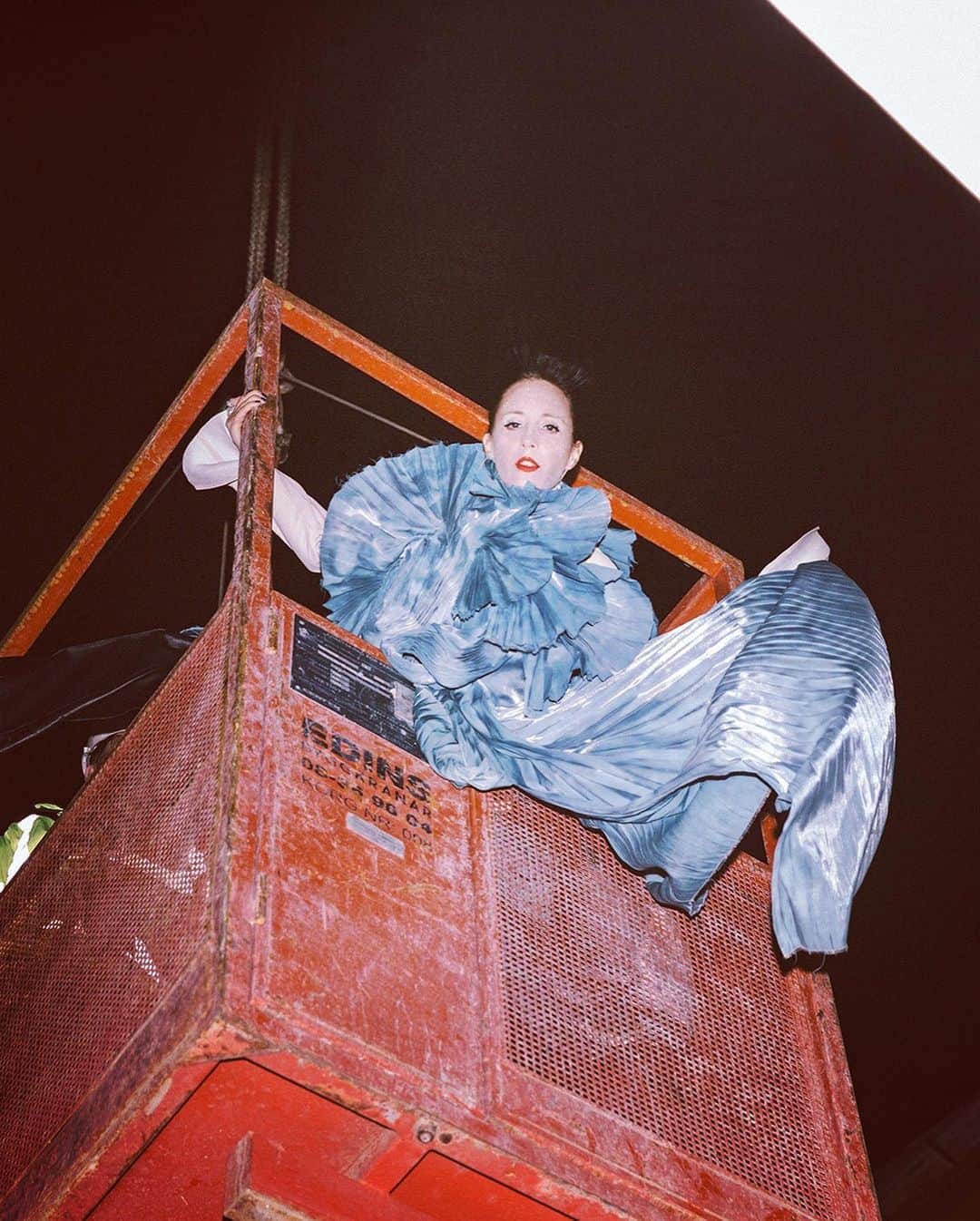 B. Akerlundさんのインスタグラム写真 - (B. AkerlundInstagram)「This picture was captured before I decided to get on the giant crane behind me ..... thanx for the ride @bibliotekstan & a fun evening @fredrikrobertsson ✌🏻💋 👗 by @robinsoderholm 💇🏻‍♀️ @marandahair」9月10日 21時54分 - bcompleted