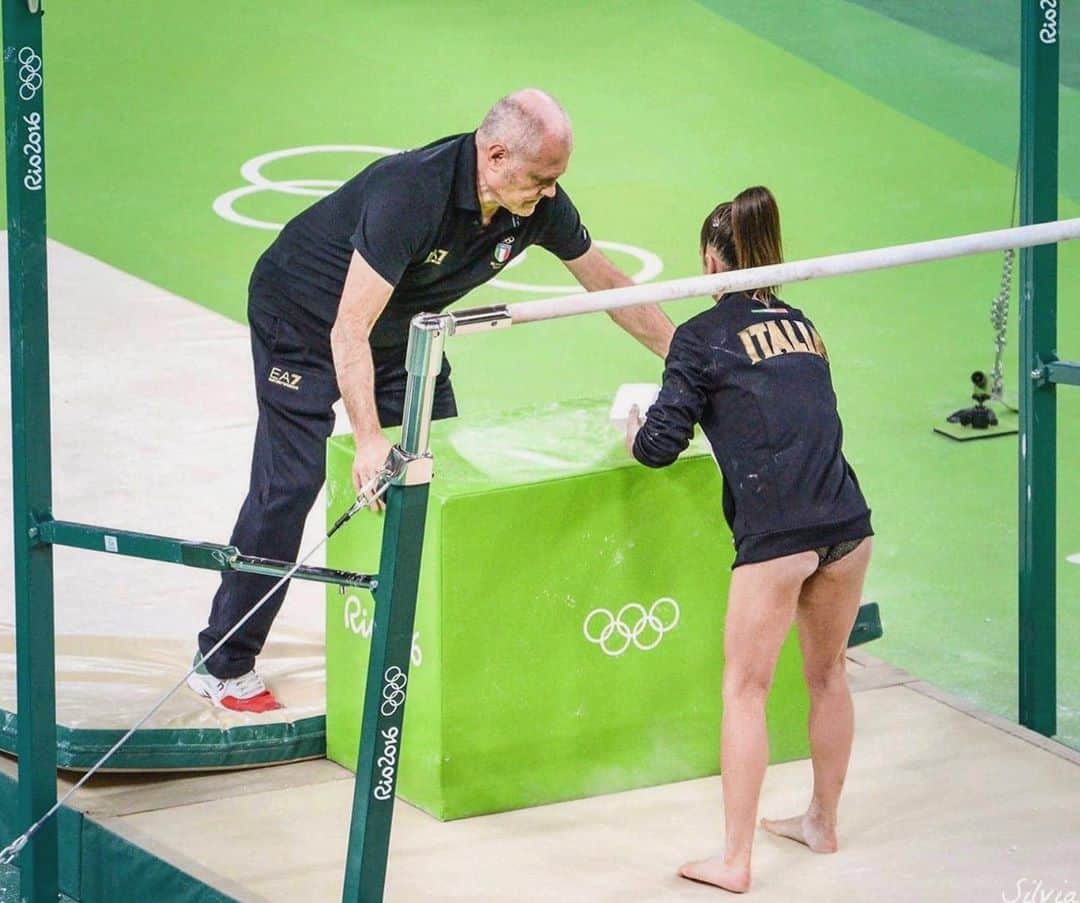 エリーザ・メネギーニのインスタグラム：「💚💚💚🌴🌴🌴🐒🐒🐒」