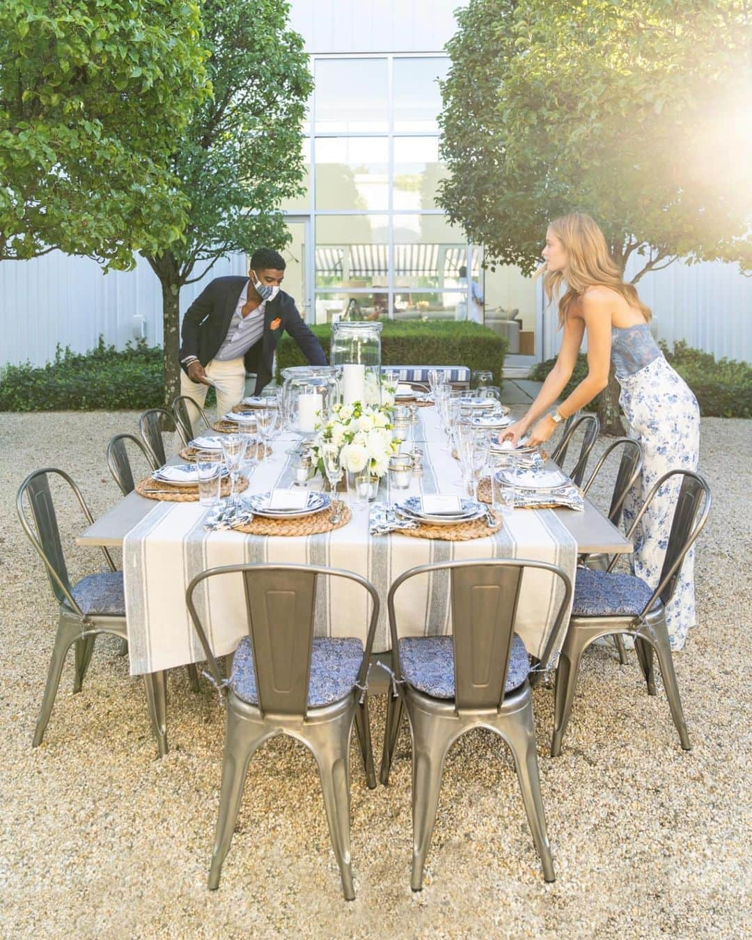 ケイト・ボックさんのインスタグラム写真 - (ケイト・ボックInstagram)「It was so special hosting Kevin’s birthday dinner with Ralph Lauren at home.  They helped us create a beautiful outdoor dining experience, worked with us to put together our dream menu (mini reuban sandwiches & polo bar Moscow mule are both musts) and brought every bit of warmth & sparkle you’d expect from a @ralphlaurenhome. ✨✨✨ And of course it’s the best when @allybmartin is behind the camera.」9月10日 21時51分 - katelove