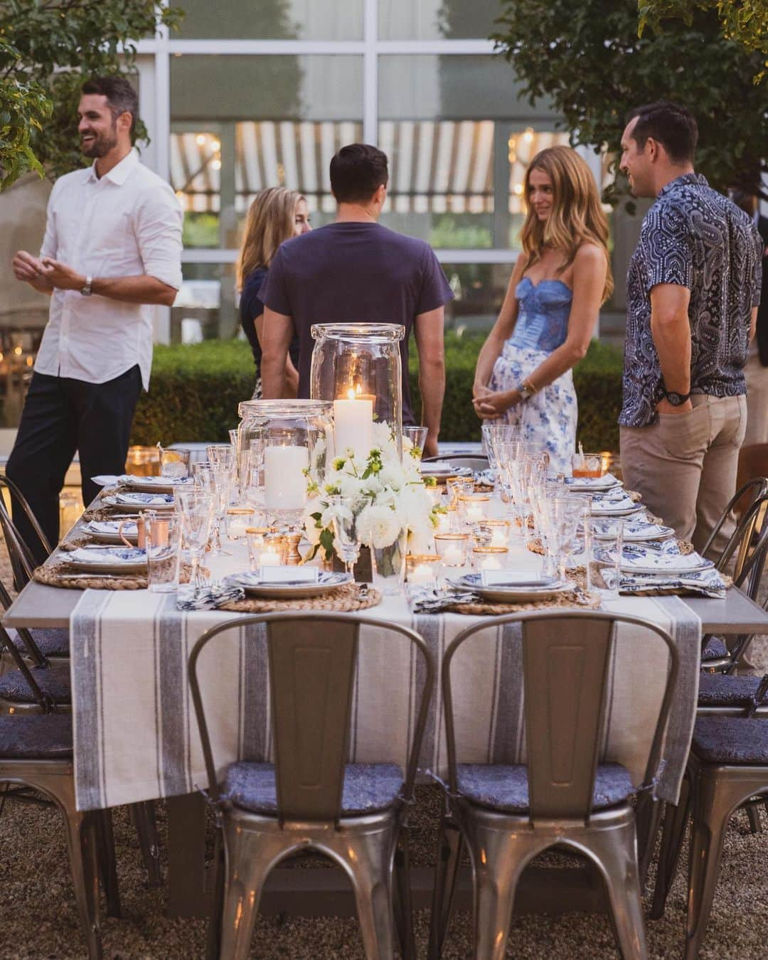 ケイト・ボックさんのインスタグラム写真 - (ケイト・ボックInstagram)「It was so special hosting Kevin’s birthday dinner with Ralph Lauren at home.  They helped us create a beautiful outdoor dining experience, worked with us to put together our dream menu (mini reuban sandwiches & polo bar Moscow mule are both musts) and brought every bit of warmth & sparkle you’d expect from a @ralphlaurenhome. ✨✨✨ And of course it’s the best when @allybmartin is behind the camera.」9月10日 21時51分 - katelove