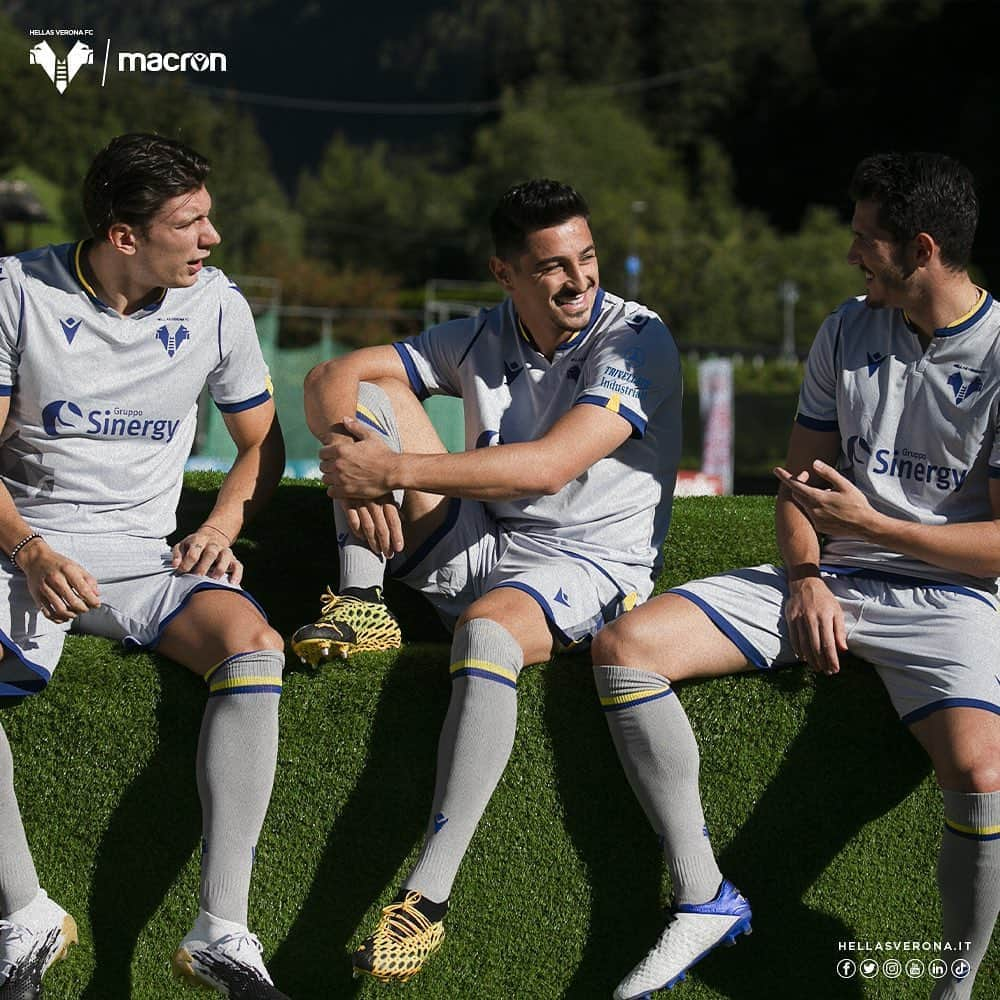 エラス・ヴェローナFCさんのインスタグラム写真 - (エラス・ヴェローナFCInstagram)「⚪️🟡🔵⚪️」9月10日 21時57分 - hellasveronafc