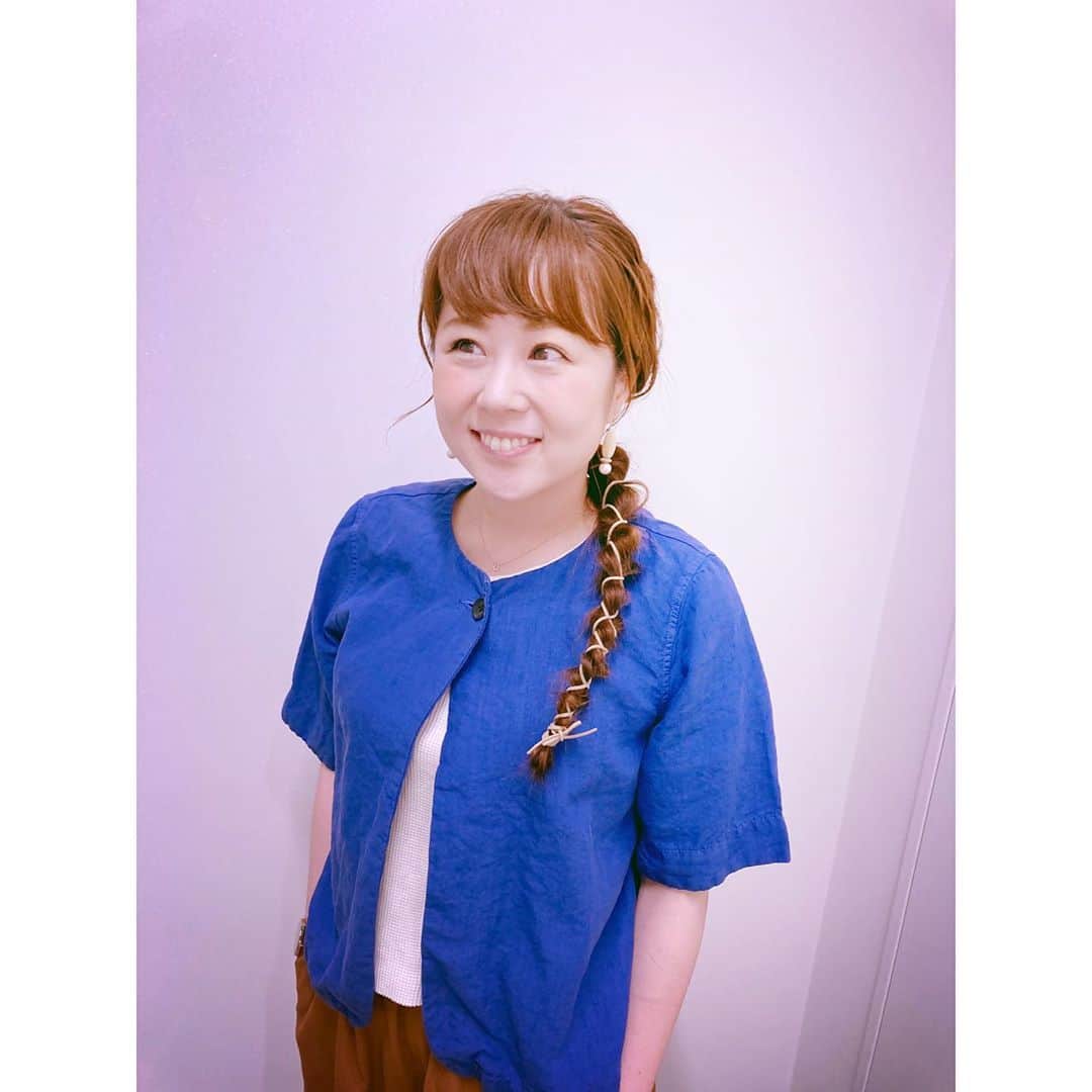 のインスタグラム：「. ここ最近 #てれビタ　で髪に 巻き巻きしてもろーてます🤤❤️ . #好き　です。 #衣装　も#ストライク　です。」