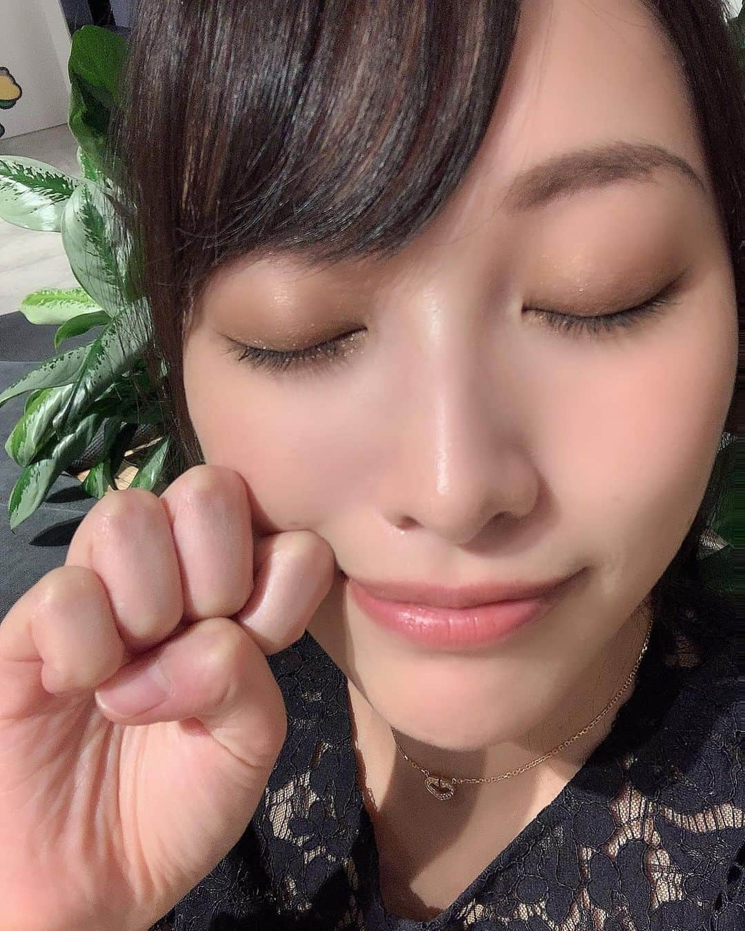 春原未来さんのインスタグラム写真 - (春原未来Instagram)「#スノトーク 終わって,これから #fanzaライブチャット ！ 途中入退場可なので,ぜひ覗きに来てね！  [第01部]　22:00～23:30 [第02部]　23:45～深夜1:30  猫気分。にゃんにゃん🥰  あと #春原未来 #オフ会 は未成年も参加できます🌟  #猫の手も借りたい #猫ちゃん #寝顔シリーズ #グレースコンチネンタル #gracecontinental #ロエベバッグ #loewebag」9月10日 21時59分 - sunohara_miki