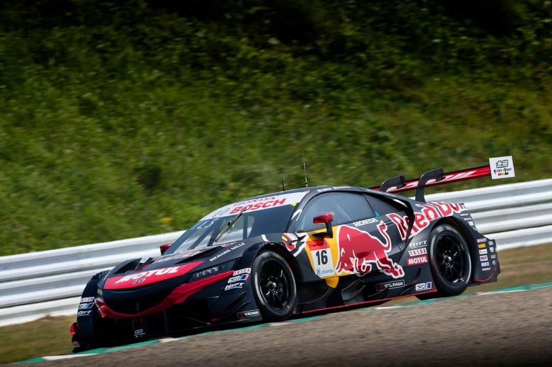 MOTUL Japanさんのインスタグラム写真 - (MOTUL JapanInstagram)「【Red Bull MOTUL MUGEN NSX-GT】 . 今週末にツインリンクもてぎにてSUPER GT Round4が開催されます。 . 迫力のカラーリングを纏ったRed Bull MOTUL MUGEN NSX-GT。 早くカッコいいマシン達が走る姿を間近で見たいですね。 . 写真は武藤 英紀選手(@hide_muto106 )、笹原 右京選手(@ukyo_sasahara )がドライブする16号車 Red Bull MOTUL MUGEN NSX-GT!!! . 応援よろしくお願いします!! . Photo:©Sho Tamura（ @shotamuraphotographer ） @mugen1973   #motul #motuljapan #mugen #無限 #motulmugen #redbullmotulmugen #redbullmotulmugennsxgt #mugenpower #supergt #gt500 #nsxgt #hondansx #acuransx #nsxgram #nsxnation #nsxsociety #スーパーgt #モチュール #300V #高性能オイル #中野信二 監督 #武藤英紀 選手 #笹原右京 選手 #rレーシングカー #レースカー #レース好きな人と繋がりたい #モータースポーツ好きな人と繋がりたい #クルマ好きな人と繋がりたい #車好きな人と繋がりたい #powerdbymotul」9月10日 22時00分 - motuljapan