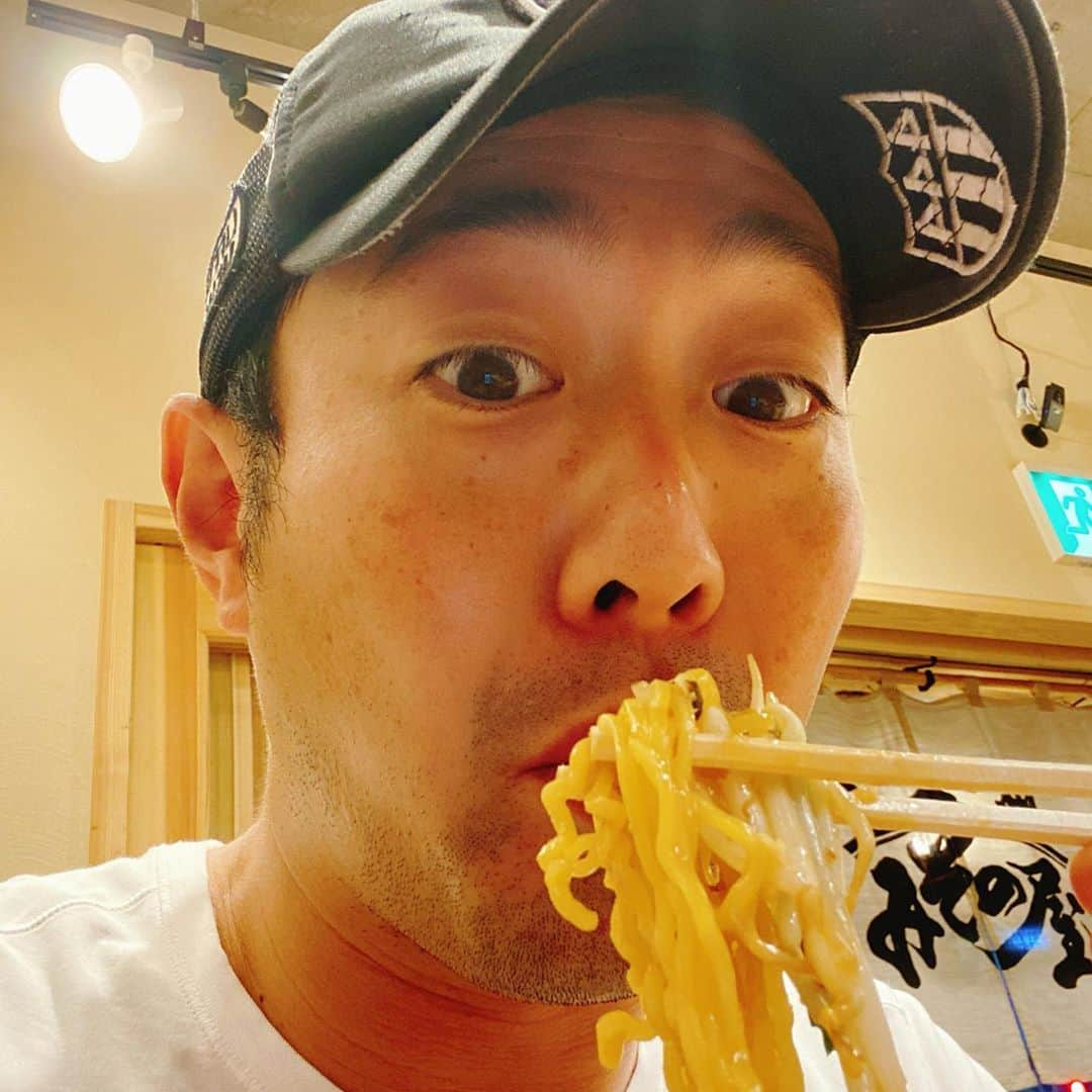 宮下純一さんのインスタグラム写真 - (宮下純一Instagram)「鹿児島に味噌ラーメン専門店がオープンと聞いてめちゃくちゃ攻めてるなぁと気になってたので行ってみました🍜 いーやー九州大分の味噌だからというのもありめちゃくちゃ箸が止まらん🥢😄野菜の旨味とコクも相まってこりゃまた通いたくなりました😄#みその屋鹿児島天文館店 #鹿児島で味噌ラーメン #攻めの姿勢 #返り討ちにあった #髭面のススルおじさん」9月10日 22時00分 - junichi1017