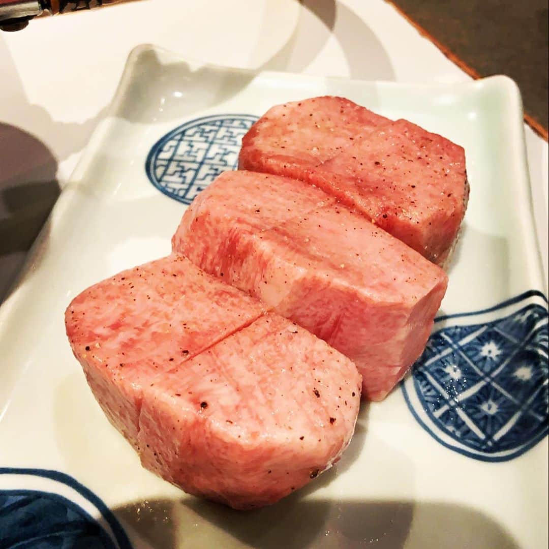 志摩有子さんのインスタグラム写真 - (志摩有子Instagram)「今夜は久しぶりにチャンピオンで焼肉。 どえらいタン元と爽やかすぎる〆のすだち冷麺。  #焼肉チャンピオン #タン元 #すだち冷麺 #〆の一品」9月10日 22時21分 - ariko418
