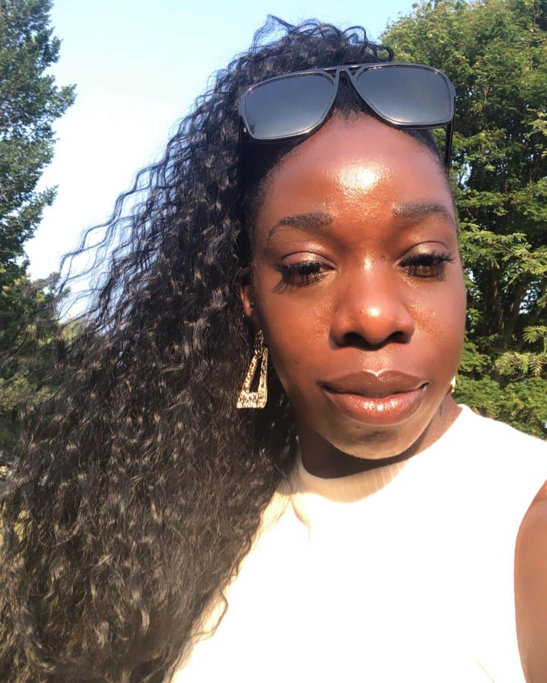 アニカ・オヌオラさんのインスタグラム写真 - (アニカ・オヌオラInstagram)「Love is in hair 💁🏾‍♀️💁🏾‍♀️ • • • #blackgirlmagic #4chair #melaninpoppin」9月10日 22時17分 - anyika