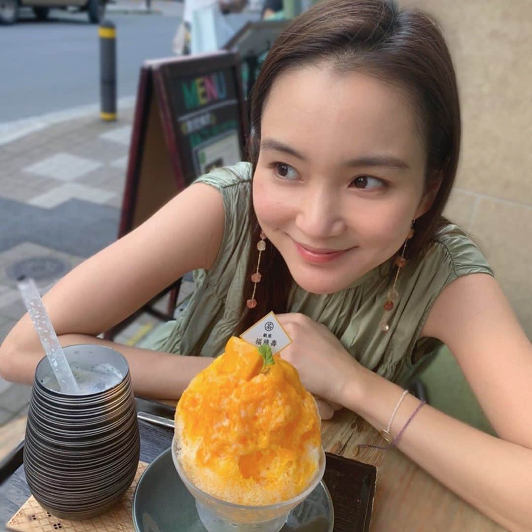 遠藤瞳のインスタグラム：「真夏の乗せ忘れ📸 マンゴー🍧🥭 一緒に行った姉さんが食べてた 桃ヨーグルトかき氷も 美味しかった🍑🍧 すっごい暑い日に食べたから 染み渡った〜🤣✨ まだ行きたいかき氷屋さんあるから 暖かいうちに行かねば！！！」