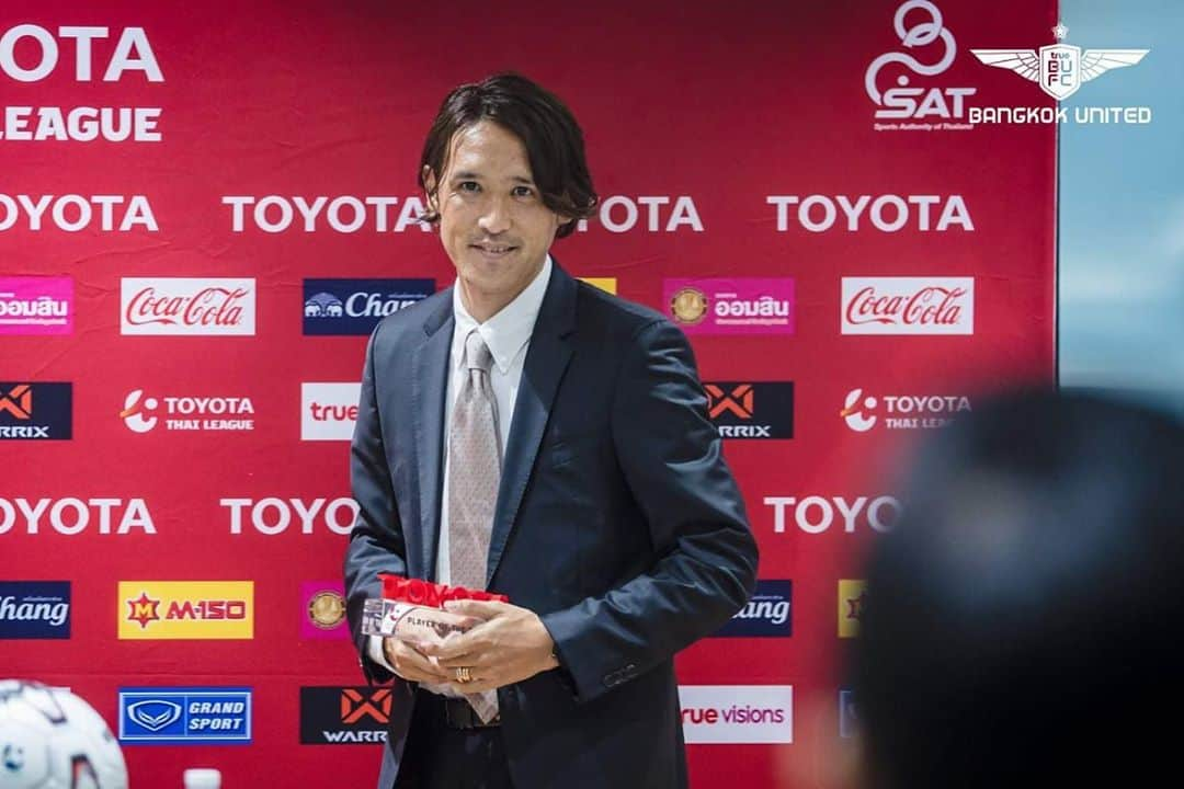 細貝萌さんのインスタグラム写真 - (細貝萌Instagram)「TOYOTA THAI LEAGUE 2020、2月(February)の“PLAYER OF THE MONTH“に選んで頂きました。いつも沢山の応援ありがとうございます🙇🏻‍♂️そして @true_bangkok_united の皆、ありがとう🙇🏻‍♂️🙏🏼 #truebangkokunited#bangkokunited#bufc#thaileague」9月10日 22時40分 - hajime_hosogai_official