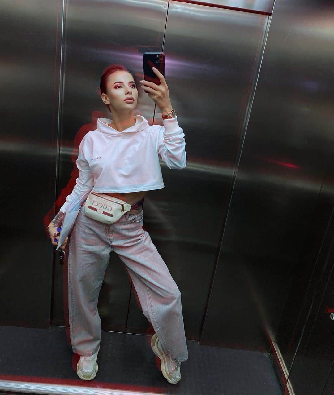 のインスタグラム：「Привет 🖤 Просто напишите мне что нибудь хорошее ...💭」