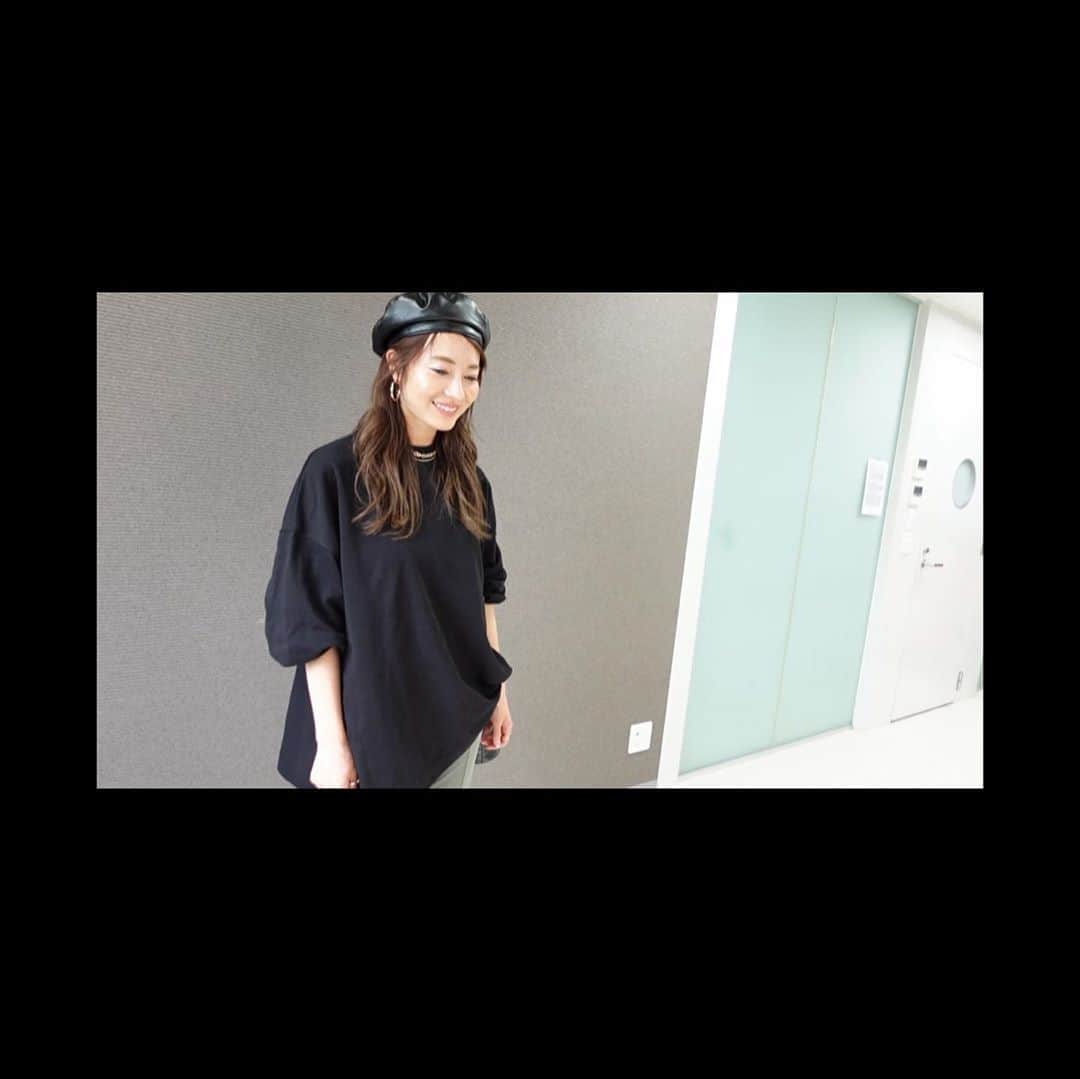 新山千春さんのインスタグラム写真 - (新山千春Instagram)「YouTube📺  新山千春　CHIHA ROOM 今回は 全てGUで揃えての 1万円コーデ編です🌹  トップスにパンツはもちろん！ 靴やbag、ピアスにネックレス！帽子まで、、、全てで 1万円！！！  ぜひ見ていただけたら 嬉しいです🌹  プロフィールからも とべますよ(*˘︶˘*).｡.:*♡   https://m.youtube.com/watch?v=Jf2TOiqe9F4  #GU #ootd #フルコーデ #スタイリング #styling #新山千春 #プチプラ」9月10日 22時41分 - chiharuuu_0114