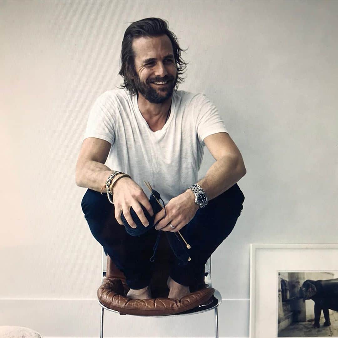 ガブリエル・マクトのインスタグラム：「Early this morning an article entitled WHO THE F IS GABRIEL MACHT was uploaded to a new lifestyle and self-improvement digital magazine and community that hopes to help us lead happier and healthier lives. They cover lifestyle and life itself - not only what we wear, watch or buy but also what we feel, think, and do...it’s called MR FEELGOOD. The extremely talented, compassionate and infinitely inspiring folks at @mrfeelgoodhq @jbp007 @petesamson are not selling anything. They are committed to raising the vibrations, building community and sharing themselves and their stories hoping maybe we evolve and benefit along the way.  They look to demystify the world of mental illness to get to the core of the people, brands and ideas that can help enhance our lives. There’s inspirational stories, practical health advice, culture recommendations, style tips and more.  I shared bits and pieces of my story with them and I thought I’d share it with you. Go to the link in my bio to read the full story. @kurtiswarienko took the photos remotely (3000 miles away) with the help of my daughter with me in person.  #subscribe to @mrfeelgoodhq #mrfeelgood and #dontforgettovotelikeyourlifedependsonit」