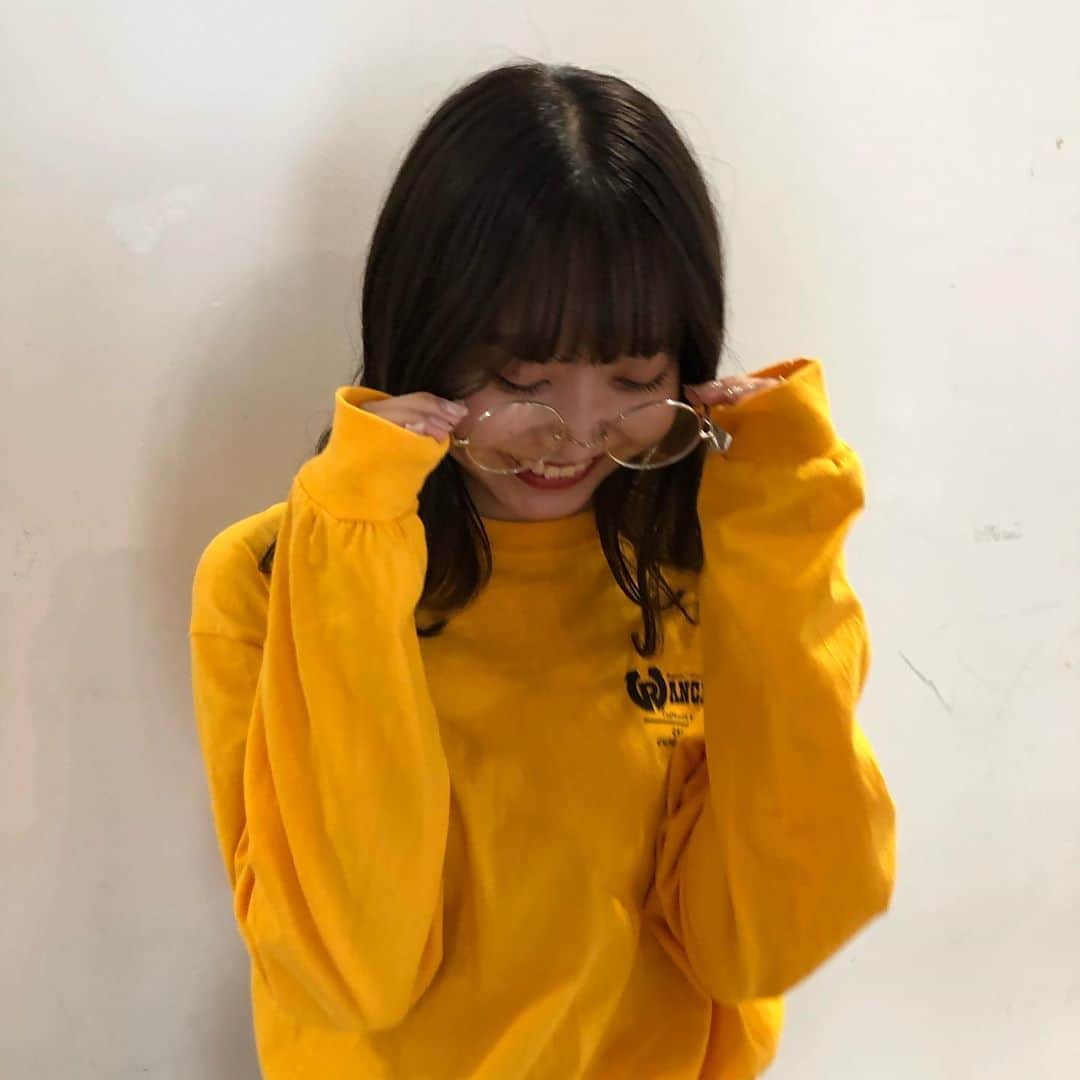 竹村夏音のインスタグラム：「夜はだいぶ涼しくなったなあって感じる！！  秋服めっちゃ好きだけん早く涼しくなってロンTとか着てお出かけしたいなあ〜〜っ🍂🍂  古着巡りとかカフェ巡り沢山したい😻  好きな古着屋さんとかありますか〜？  #ootd#lfl#ミス桜美林コンテスト2020#ミスコン#いいね返し#お洒落さん#ロンt#古着コーデ#古着女子#古着#셀스타그램#오오티디#좋아요#셀카그램」
